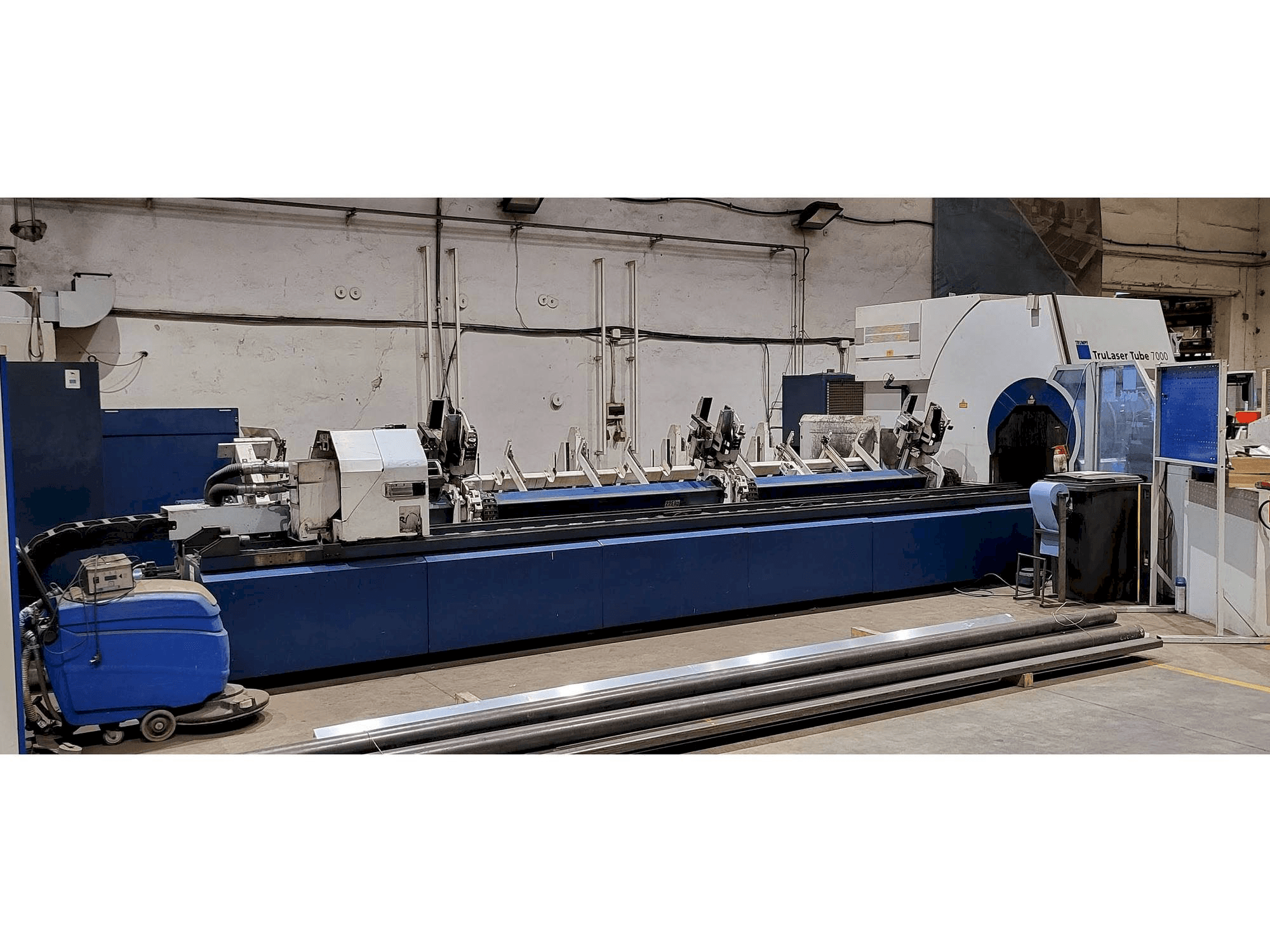 Frontansicht der Trumpf TruLaser Tube 7000 Maschine