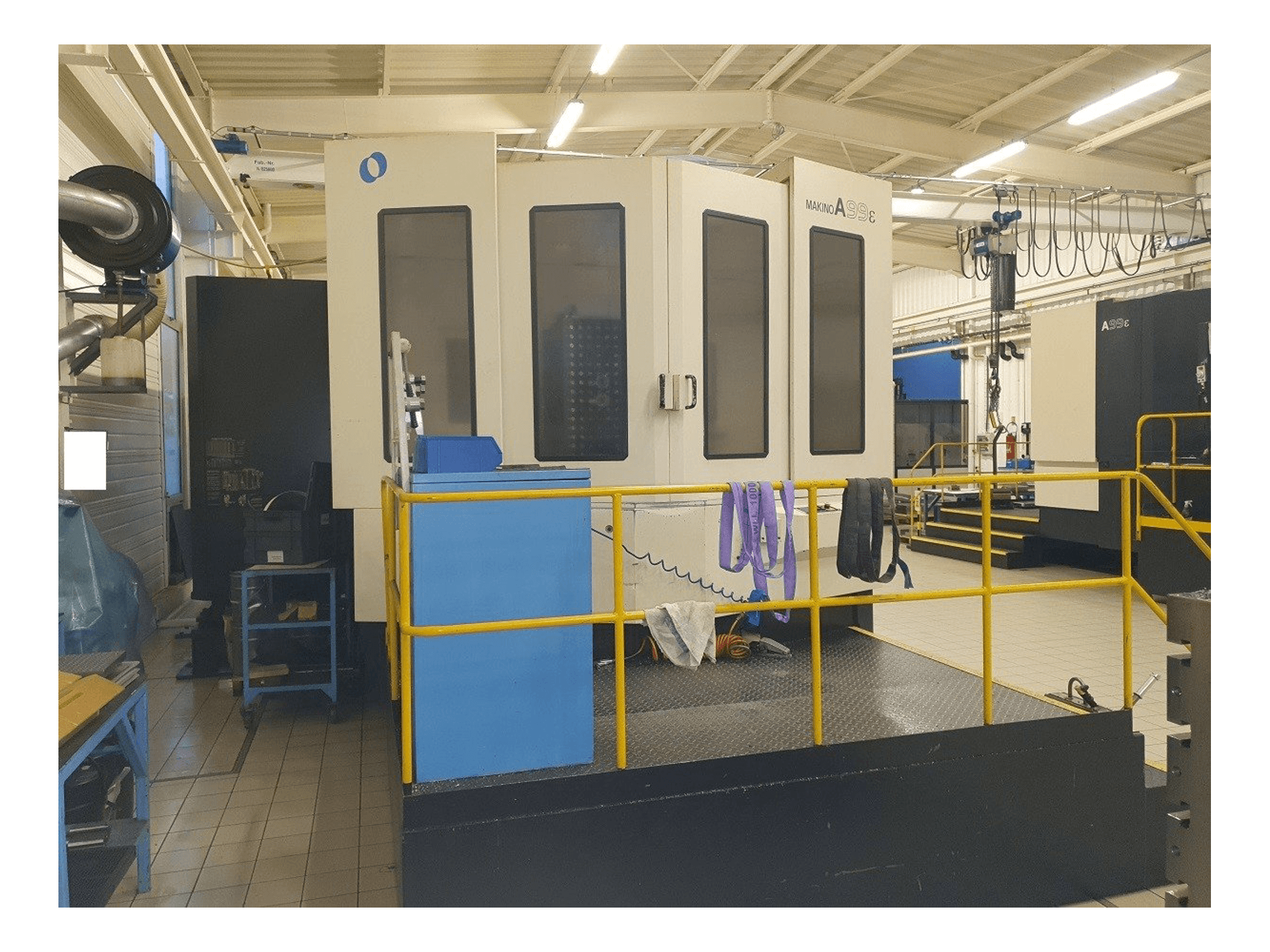 Frontansicht der Makino A99 Maschine