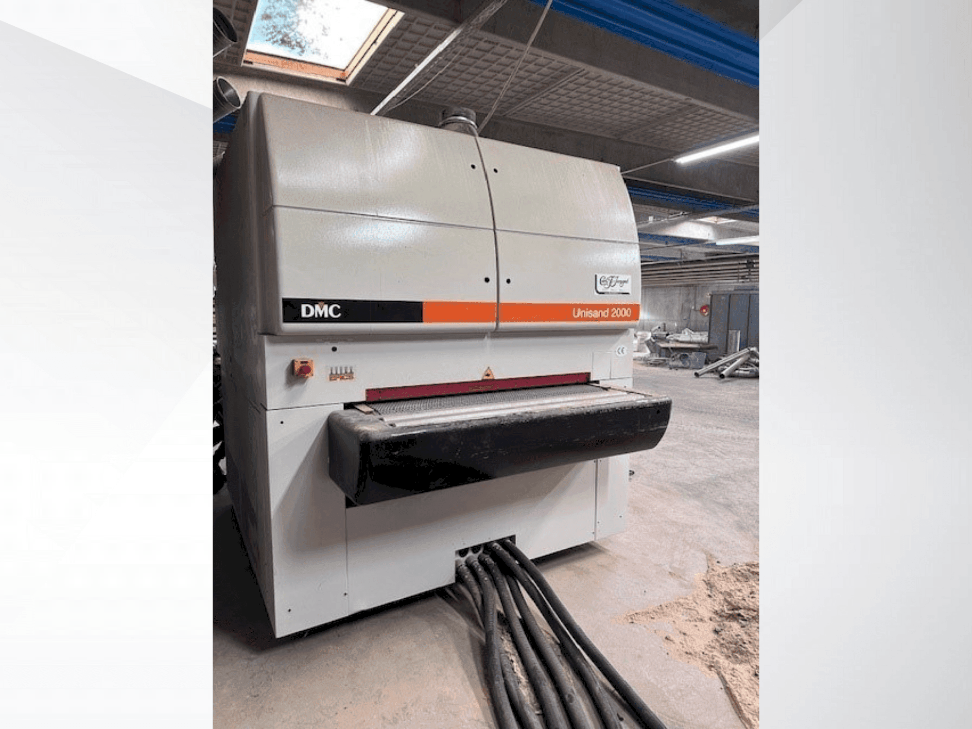 Frontansicht der DMC US 2000 M4 Maschine