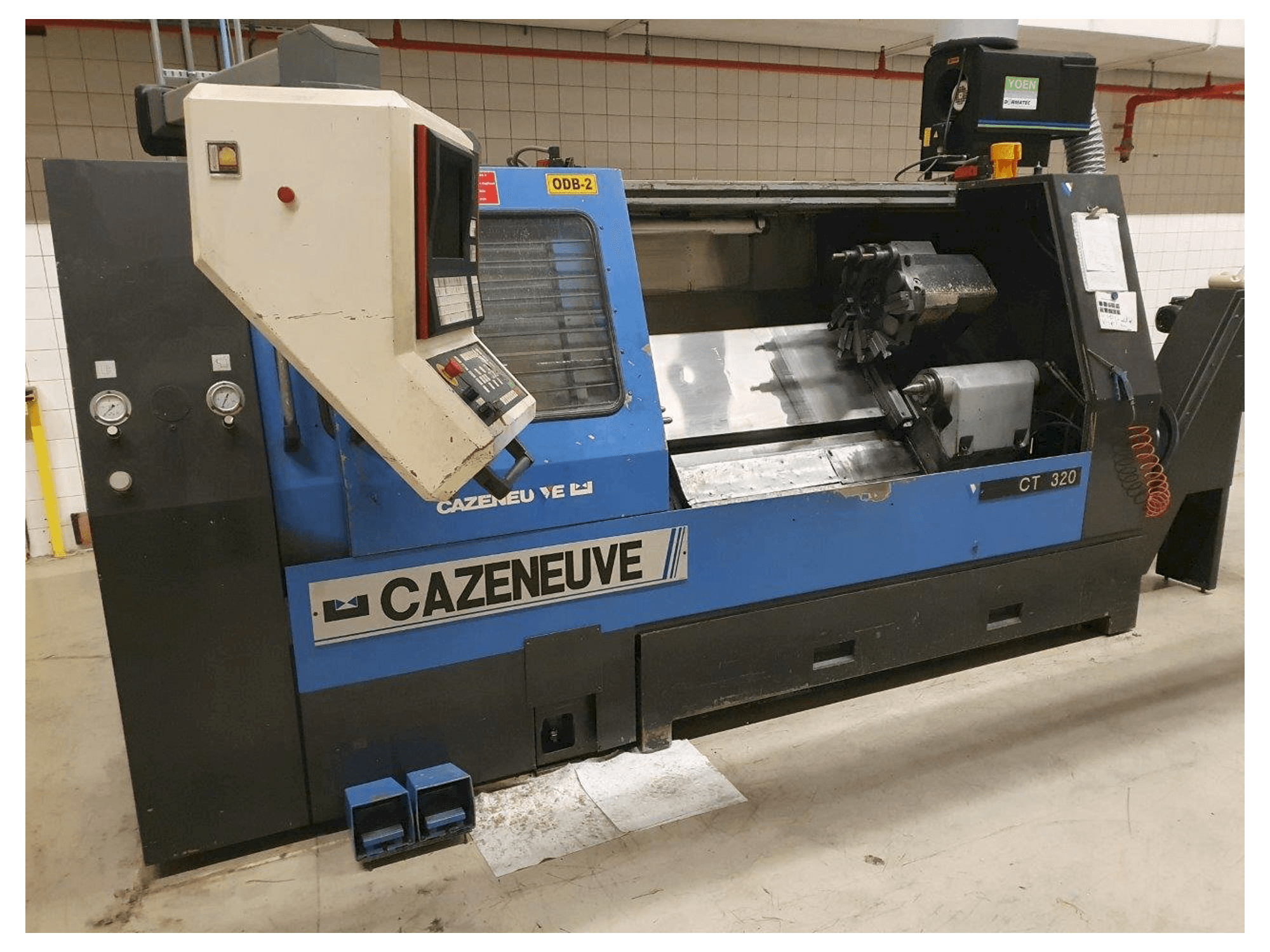 Frontansicht der CAZENEUVE CT320 Maschine