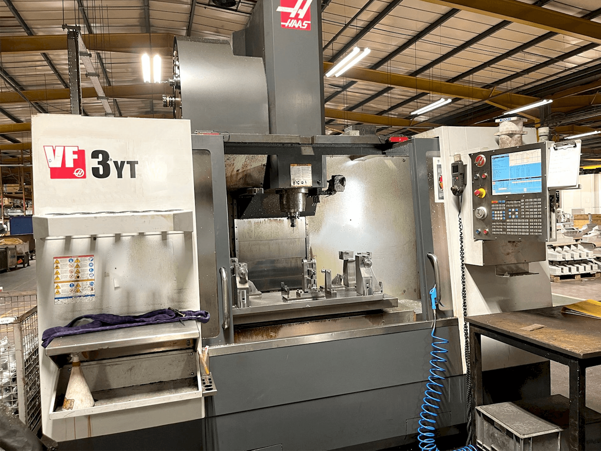 Frontansicht der HAAS VF-3YT/50 Maschine