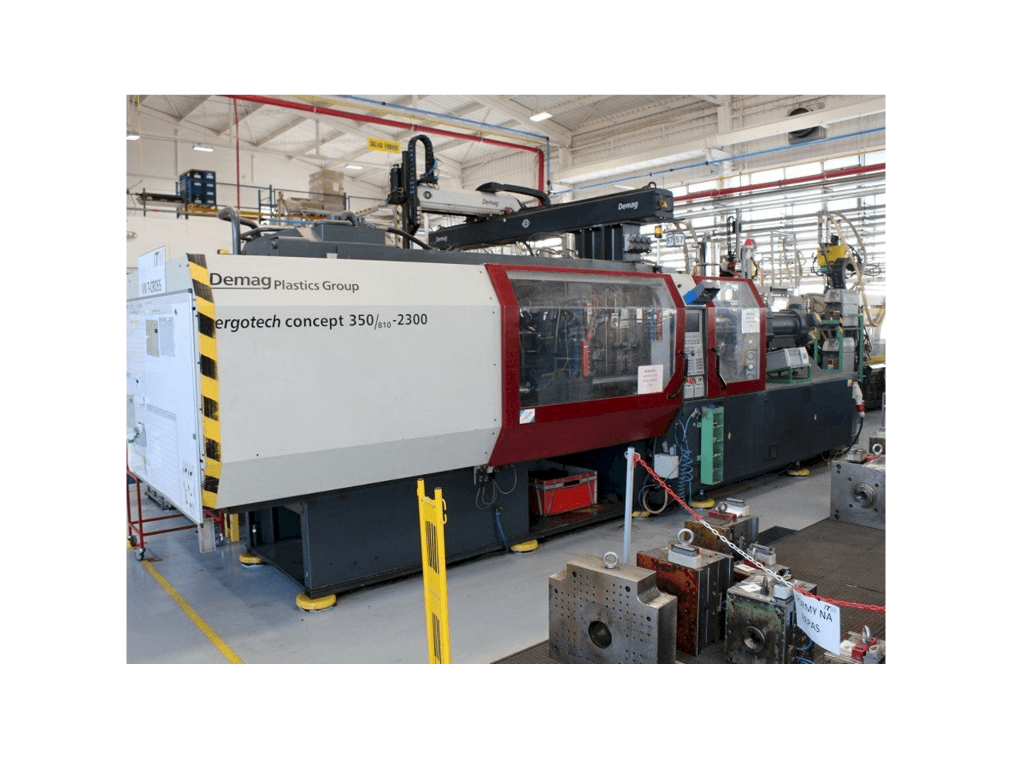 Linke Seitenansicht der DEMAG Ergotech 350/810-2300 Maschine