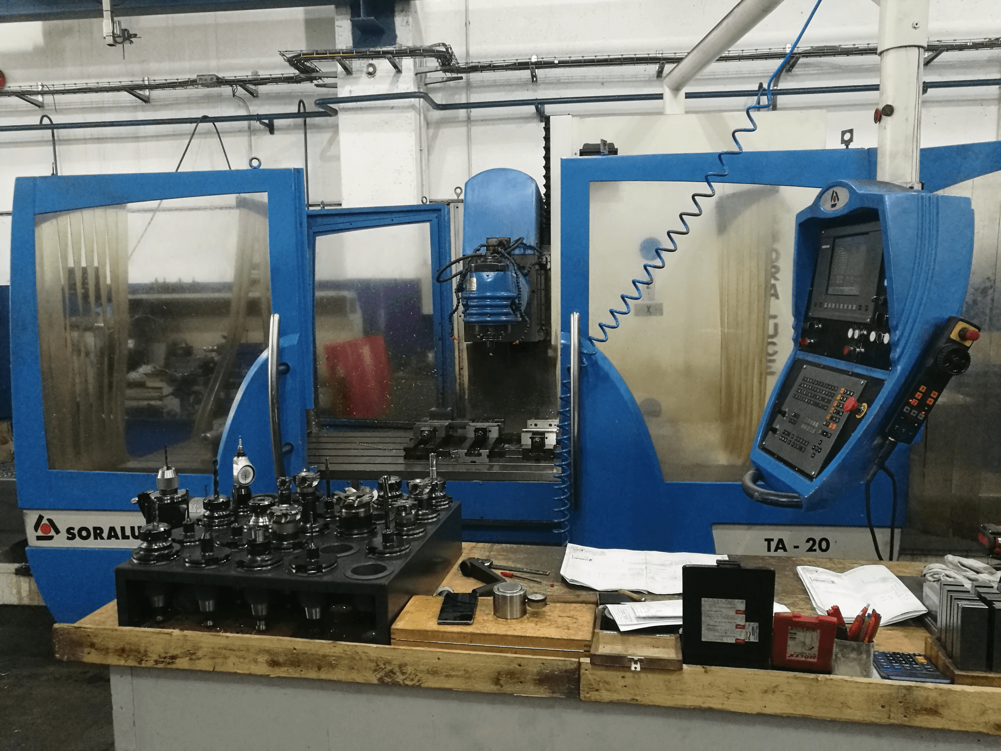 Frontansicht der Soraluce TA-20 Maschine