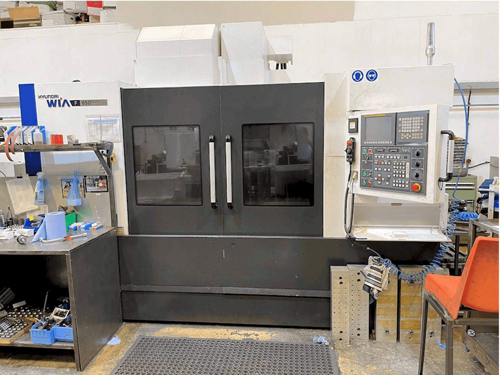 Frontansicht der Hyundai Wia F650 PLUS Maschine