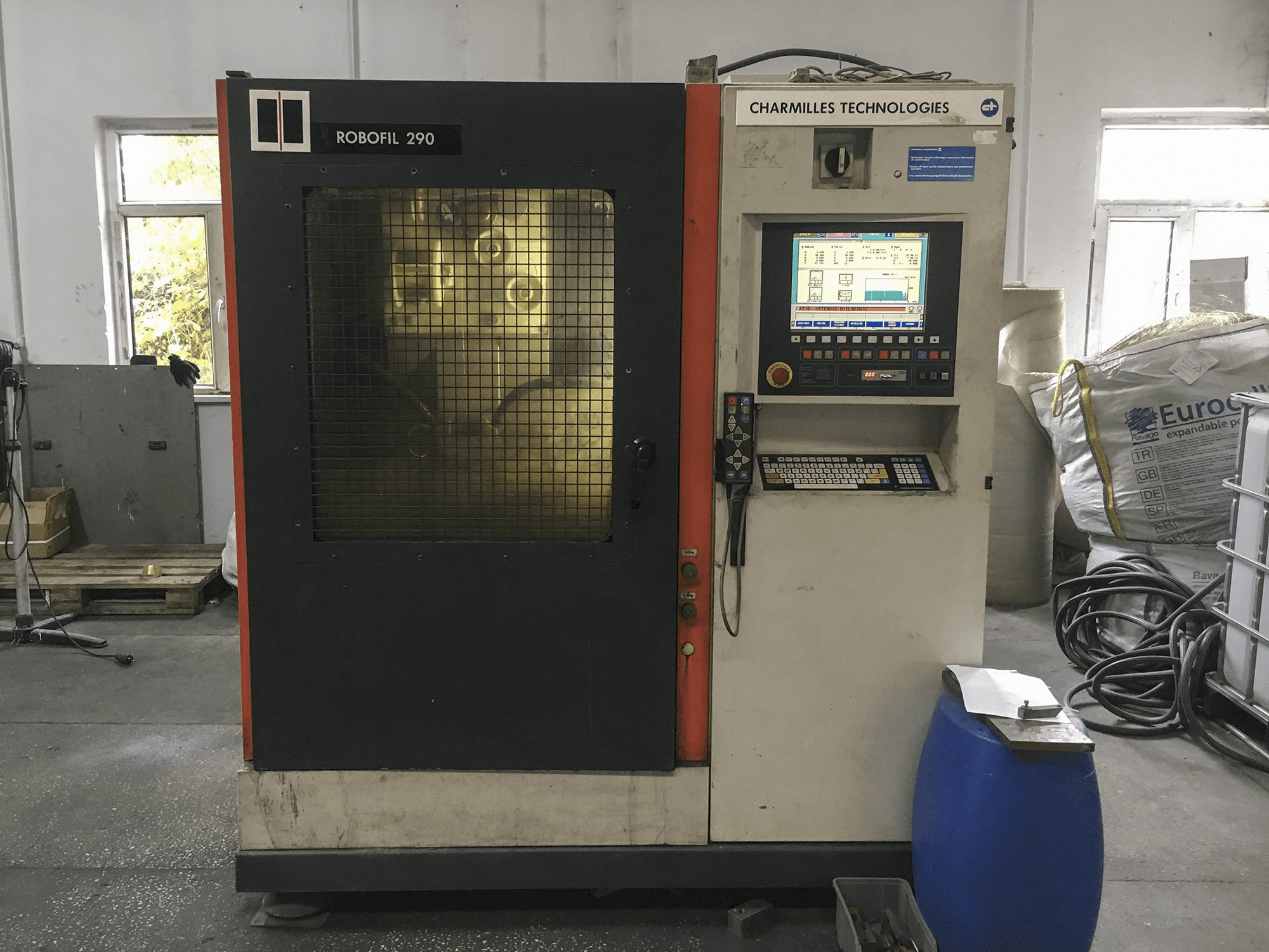 Frontansicht der CHARMILLES ROBOFIL 290 Maschine