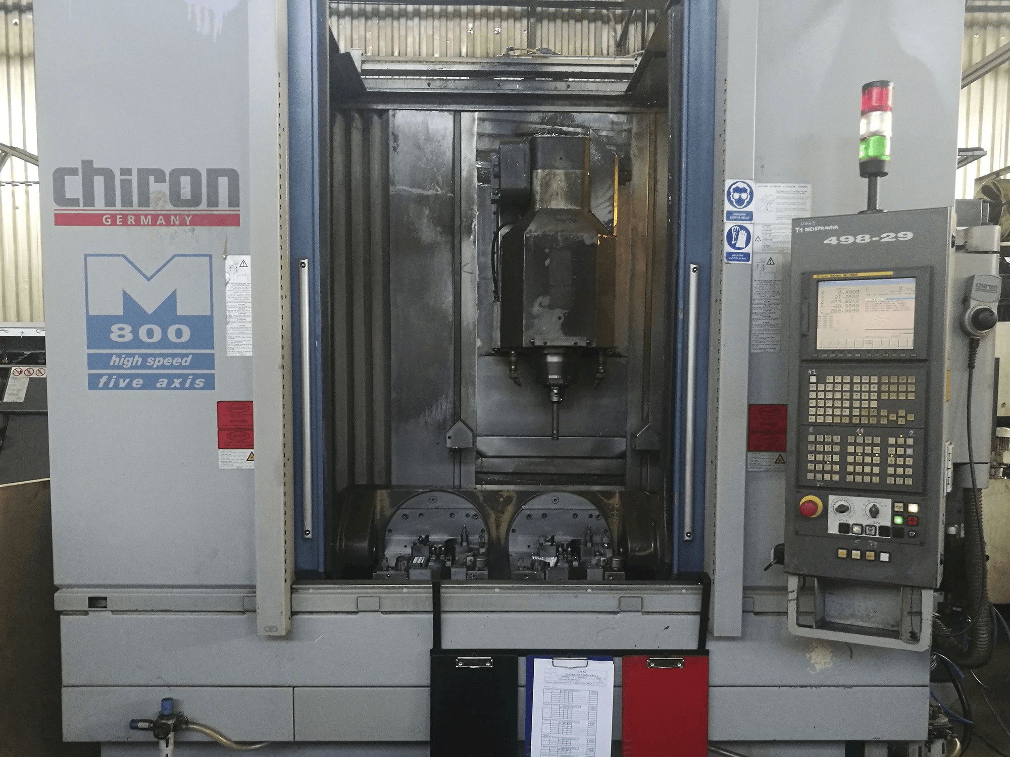 Frontansicht der CHIRON MILL 800 Maschine