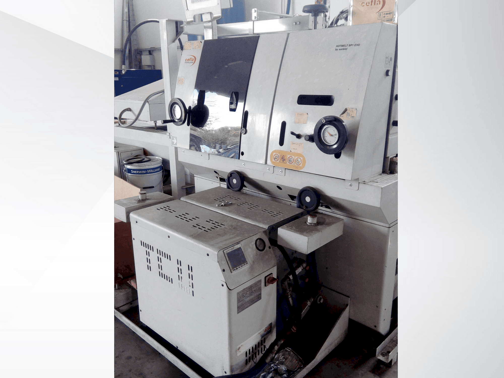 Frontansicht der CEFLA Hotmelt SP1-EVO Maschine