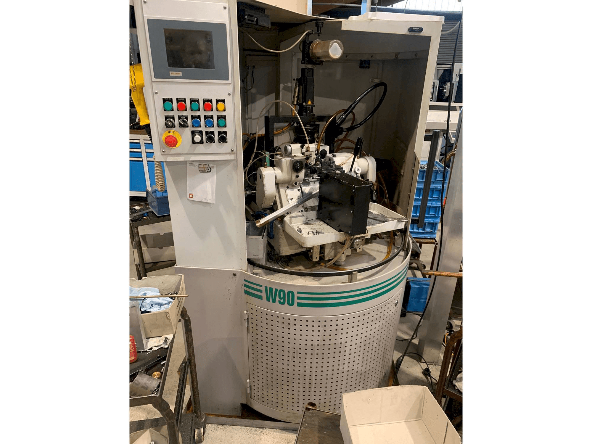 Frontansicht der Lambert Wahli W 90 CNC Maschine