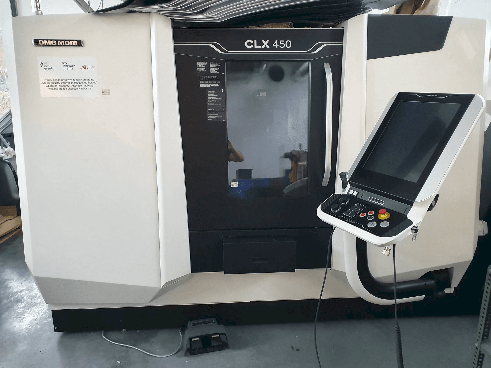 Frontansicht der DMG MORI CLX450 Maschine