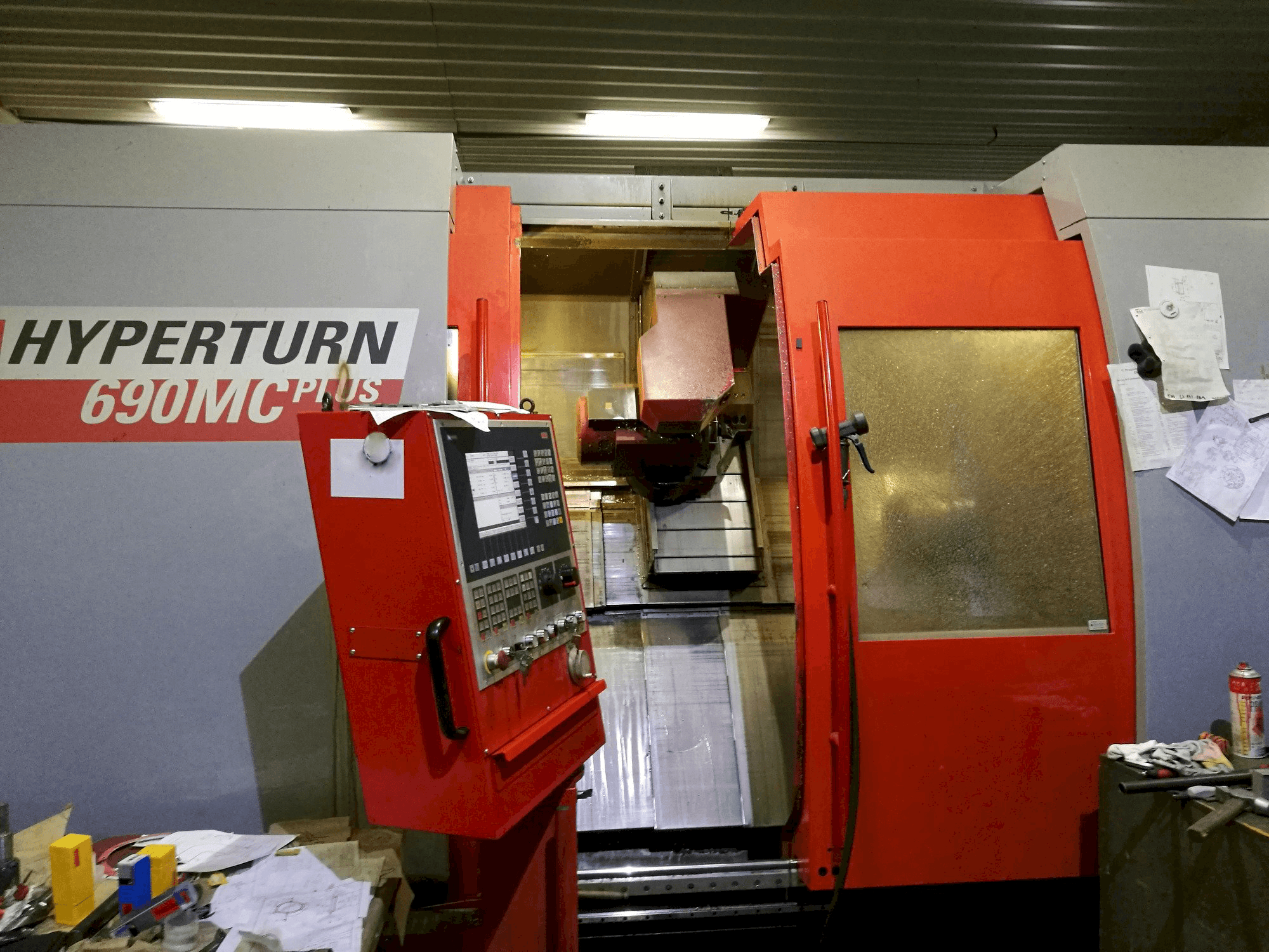 Frontansicht der EMCO Hyperturn 690MC Plus B Maschine