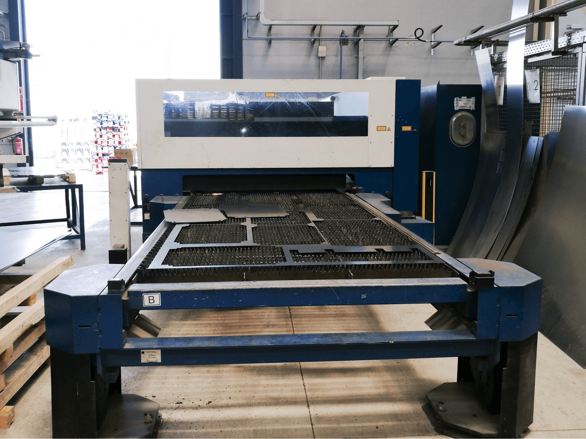 Frontansicht der Trumpf TruLaser 3530 Maschine