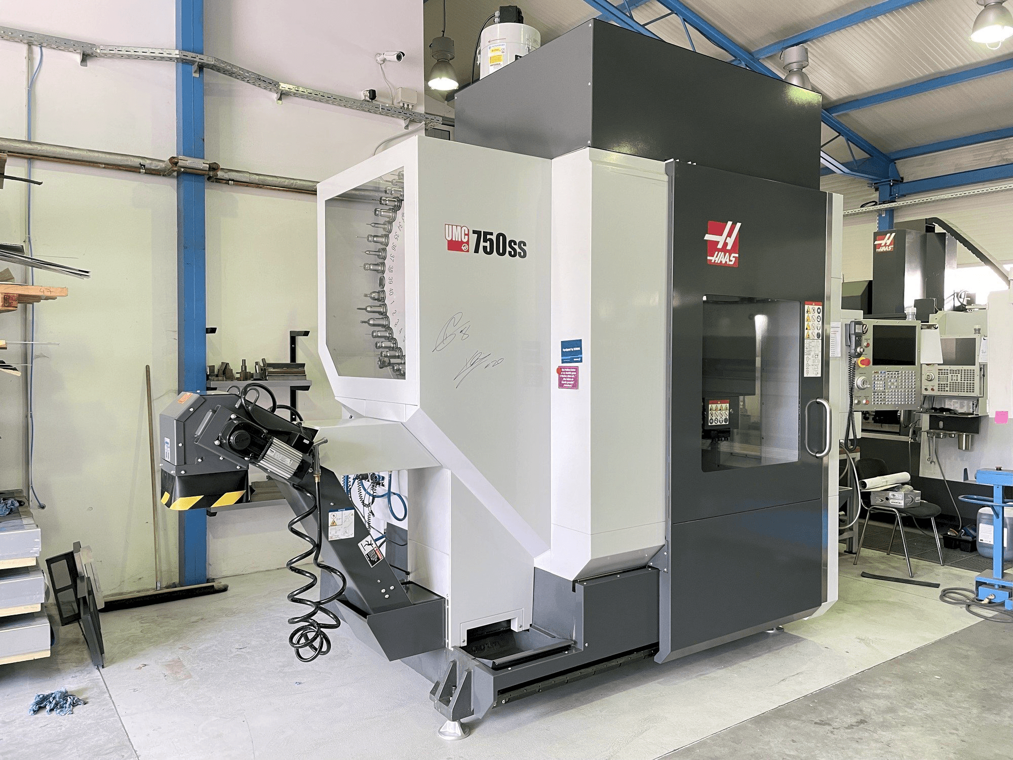Frontansicht der HAAS UMC 750 SS Maschine