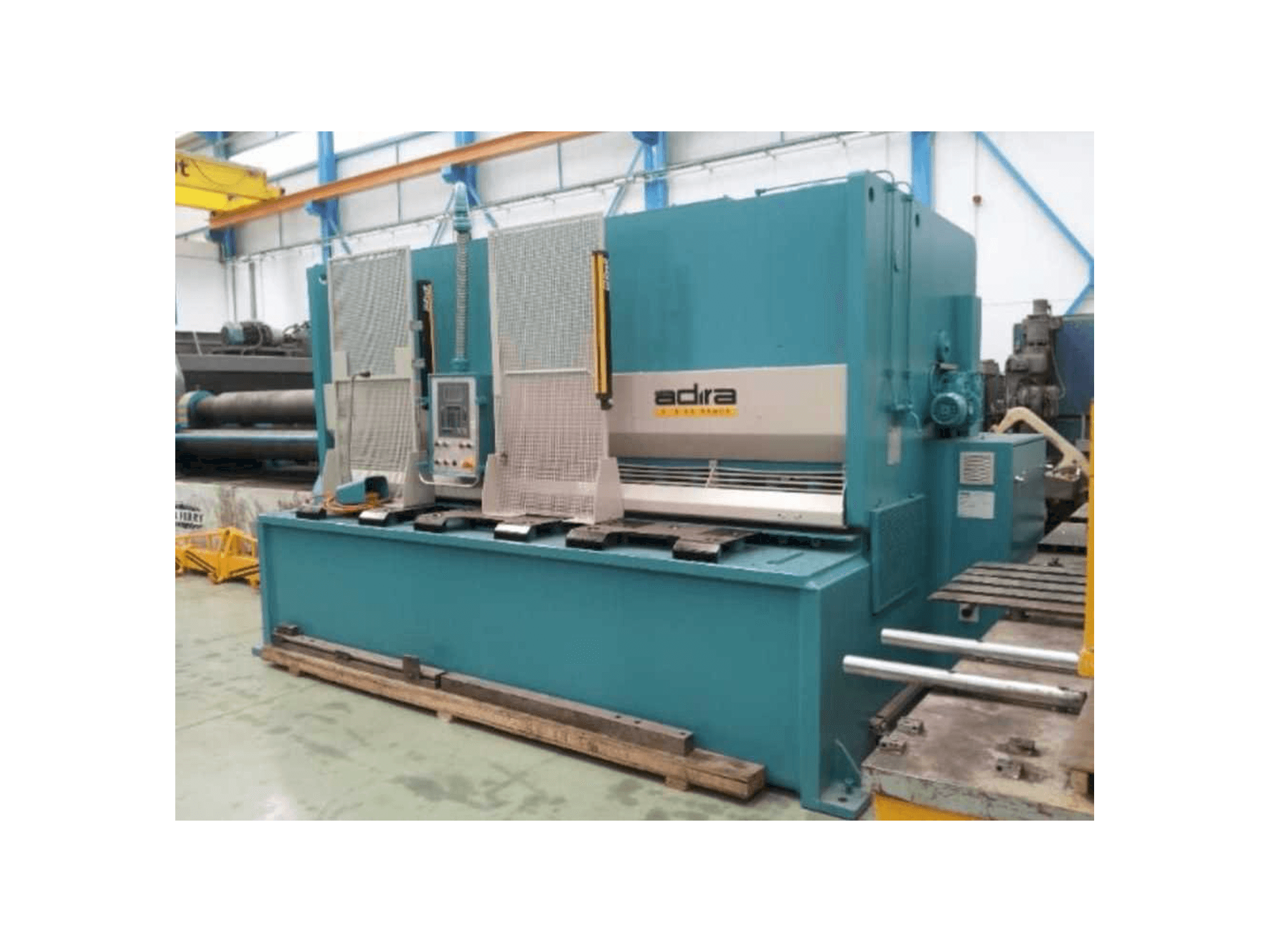 Frontansicht der ADIRA GVX 2030 Maschine