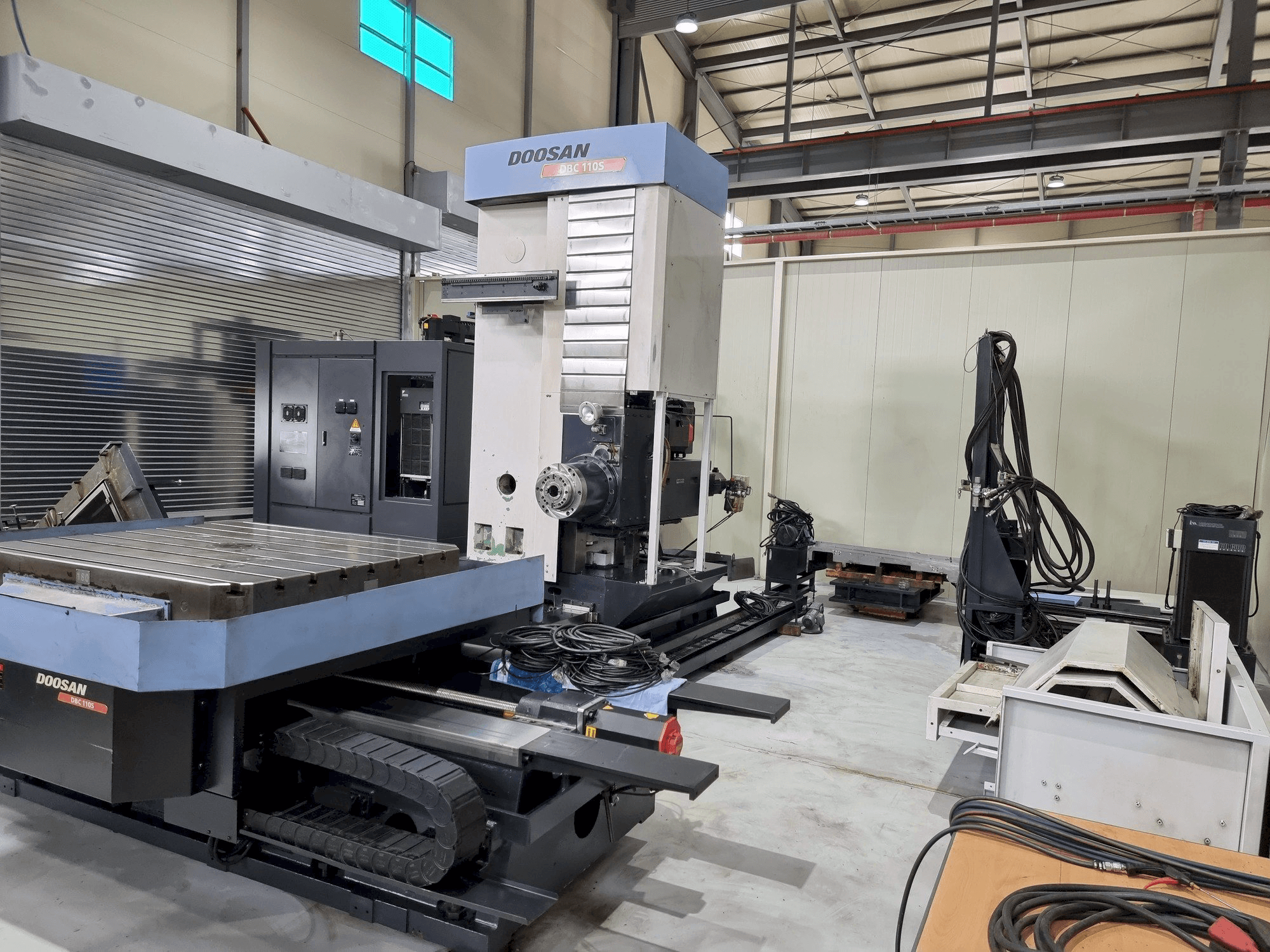 Frontansicht der Doosan DBC 110S Maschine