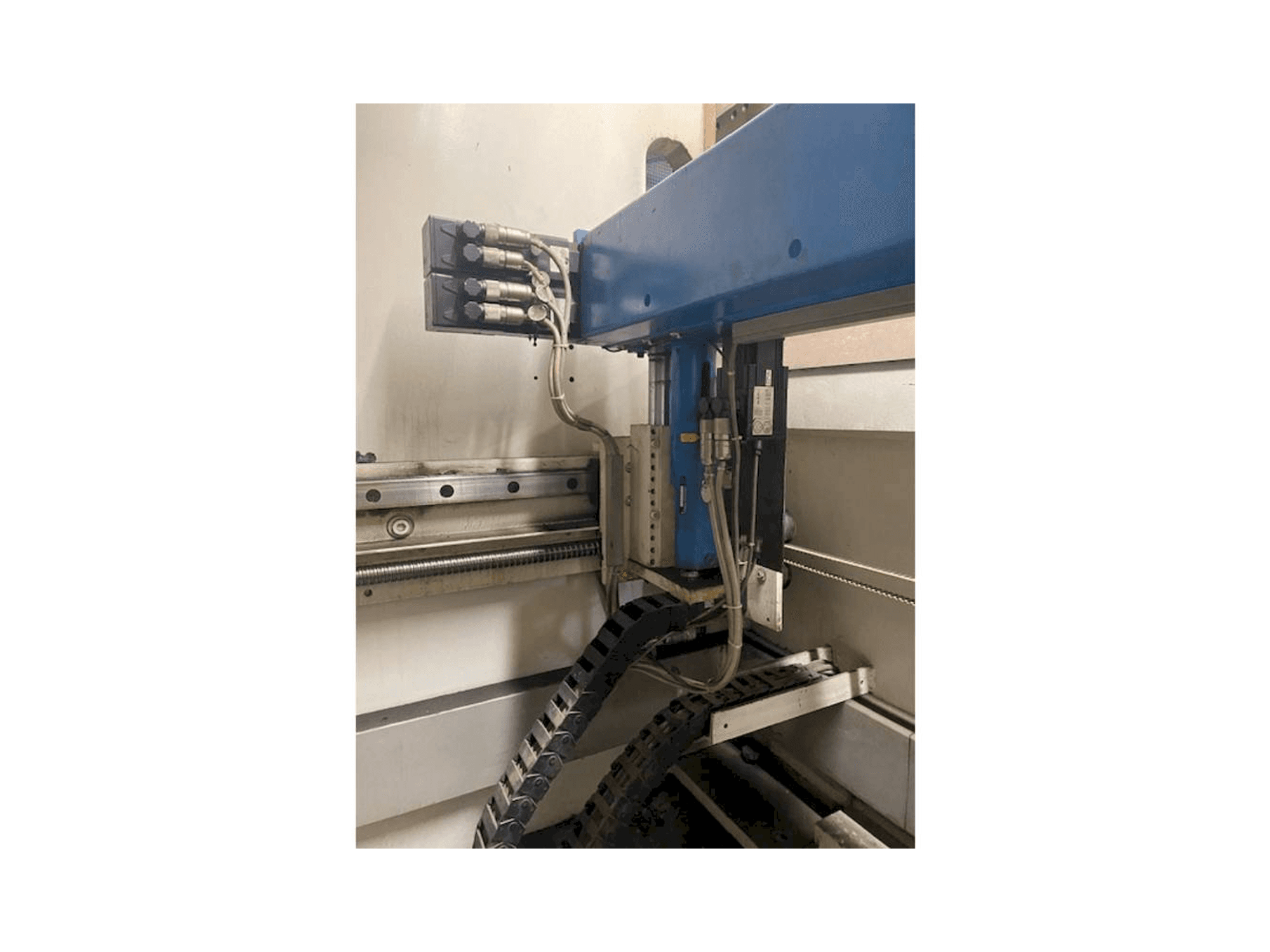 Frontansicht der EHT VarioPress 225-30 Maschine