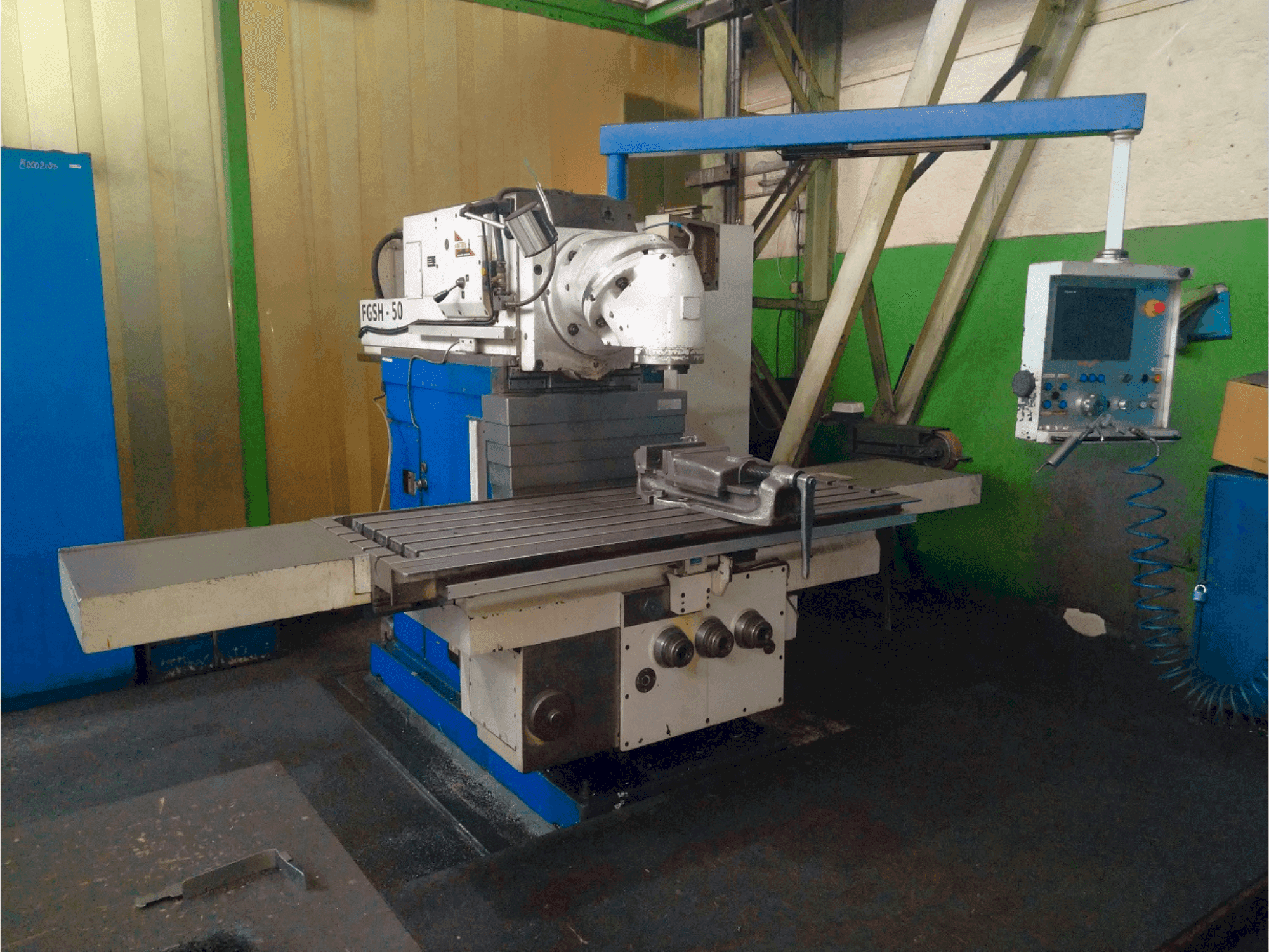 Frontansicht der TOS FGSH 50 Maschine