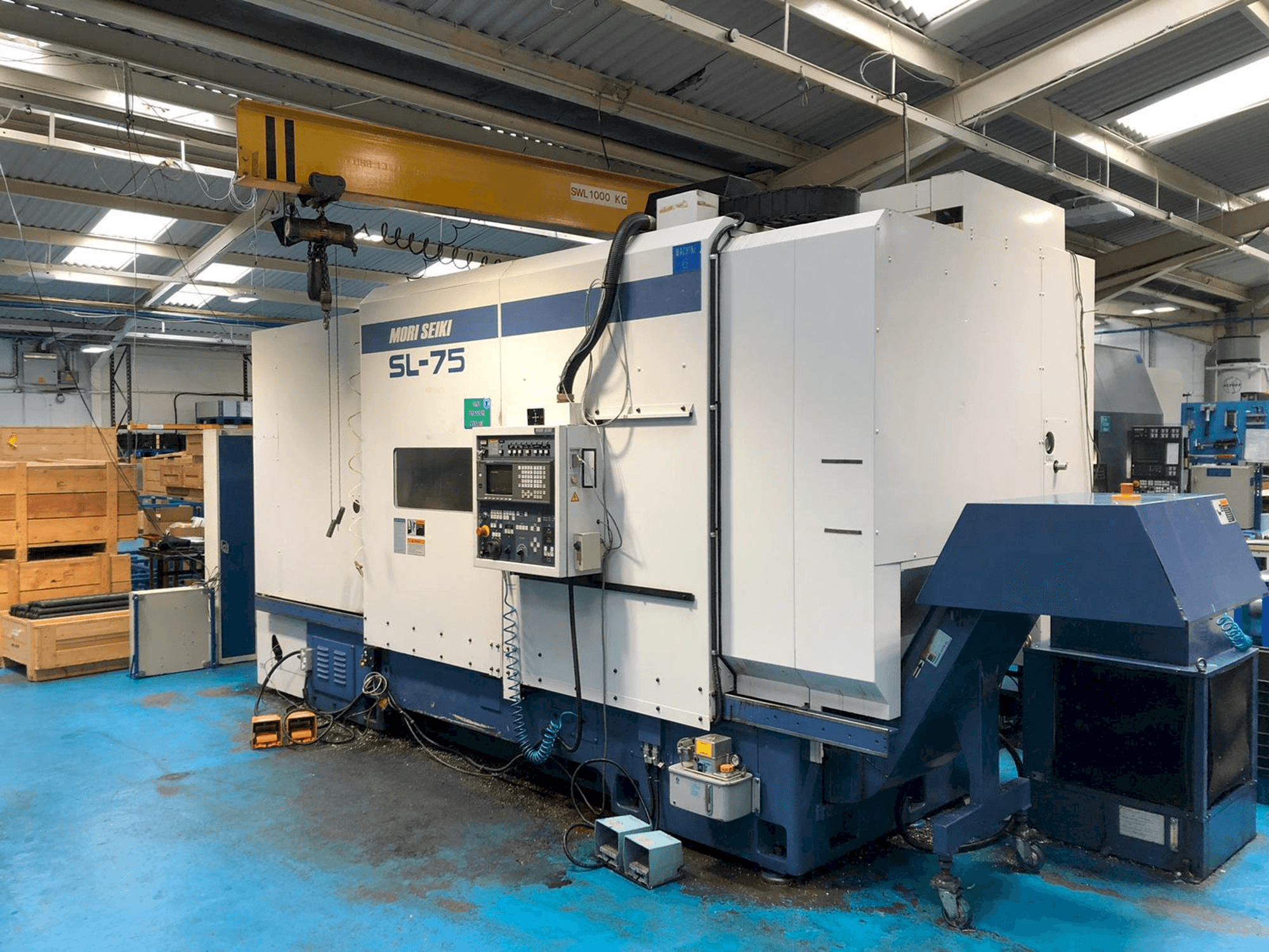 Frontansicht der MORI SEIKI SL75 Maschine