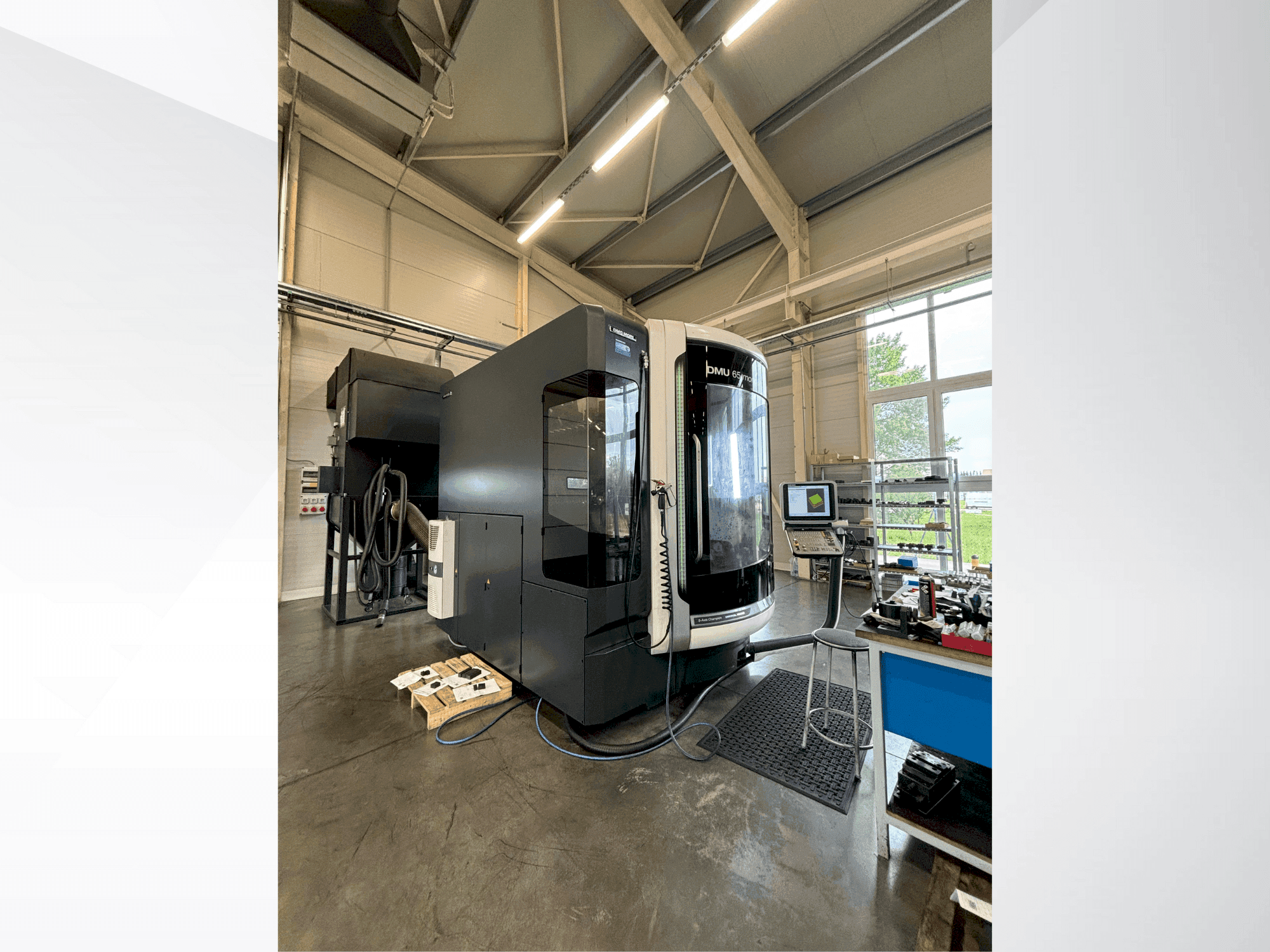 Frontansicht der DECKEL MAHO DMU 65 monoBLOCK Maschine