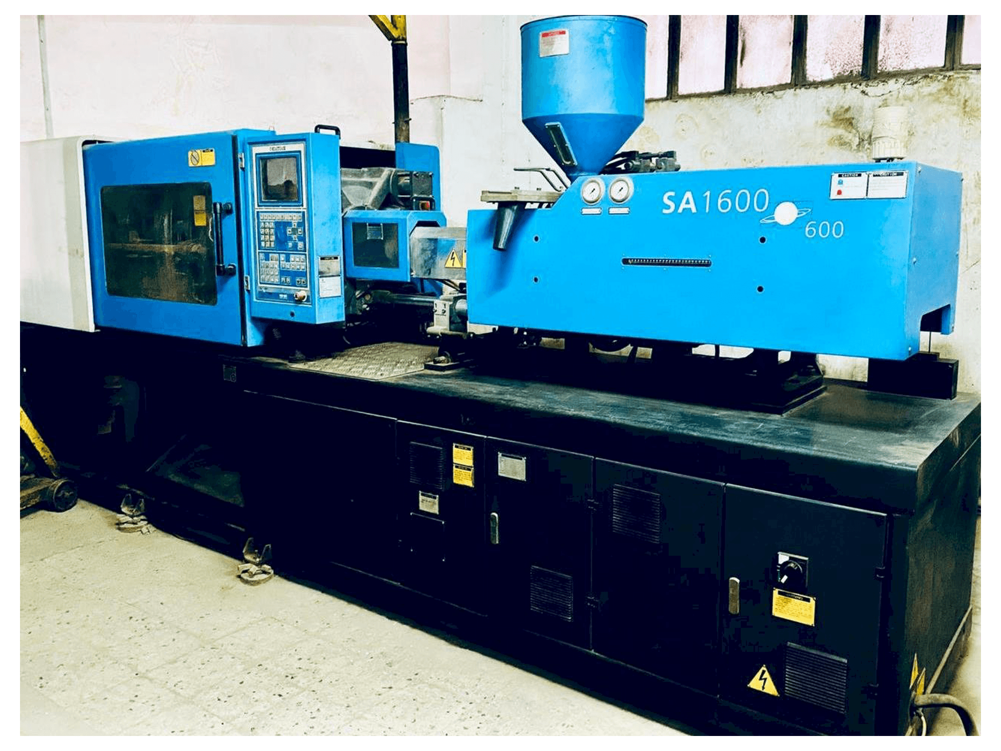 Frontansicht der HAITIAN SA 1600-600 Maschine