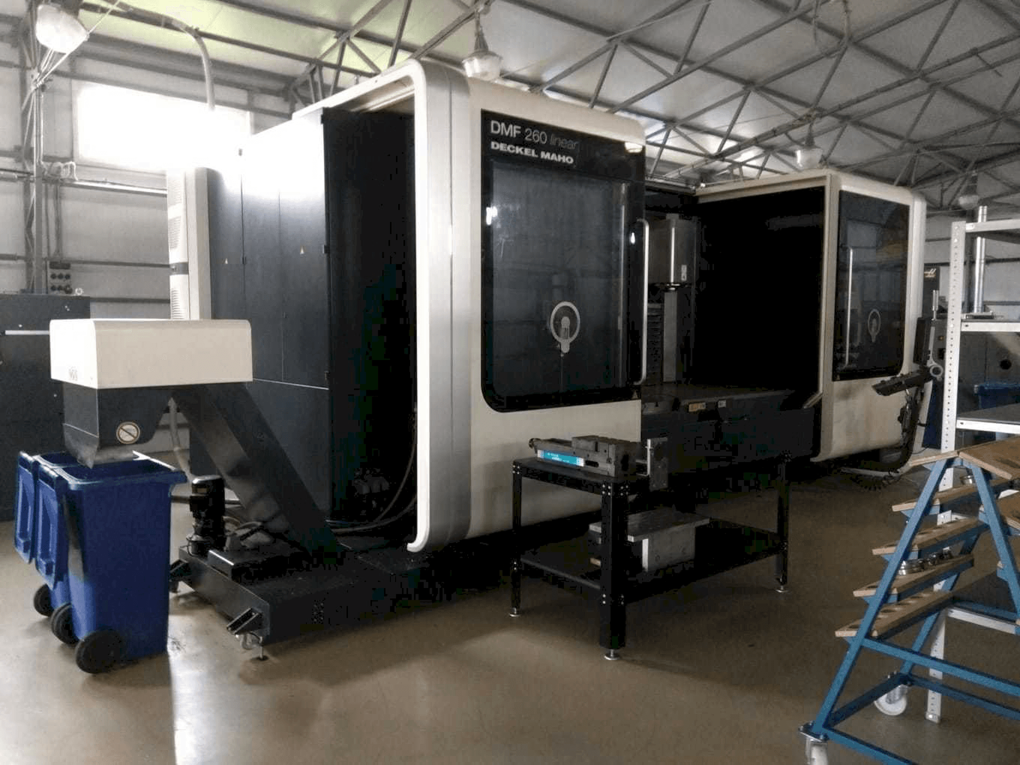 Frontansicht der DECKEL MAHO DMF 260 linear Maschine