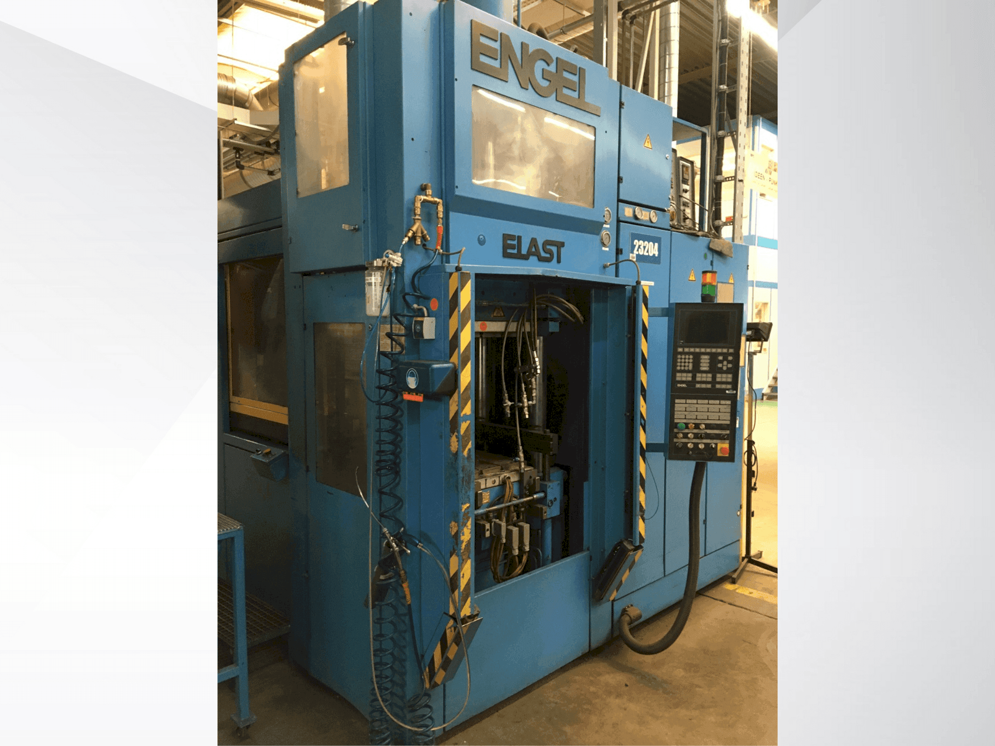 Frontansicht der Engel Elast 1500/250V Maschine
