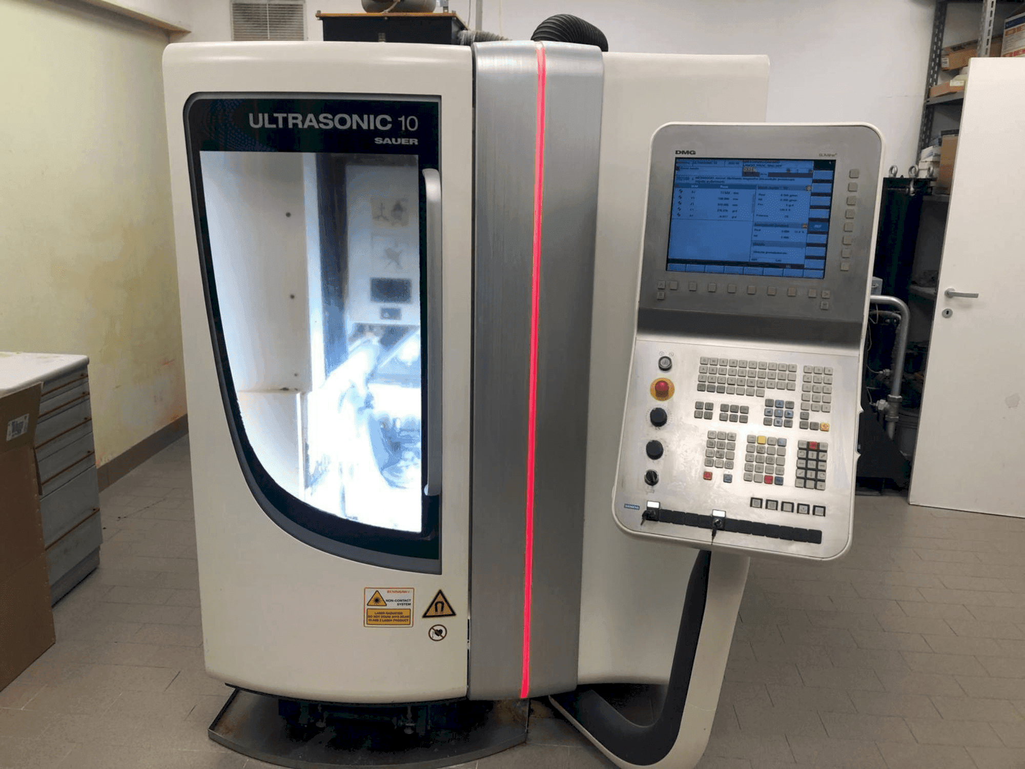 Frontansicht der DMG SAUER ULTRASONIC 10 Sauer Maschine