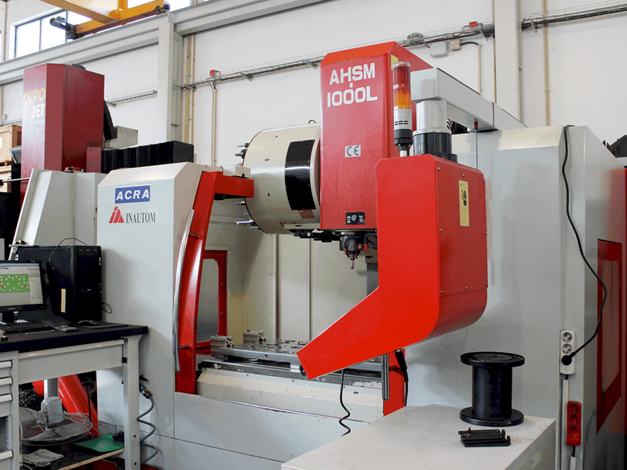 Frontansicht der ACRA AHSM 1000 L Maschine