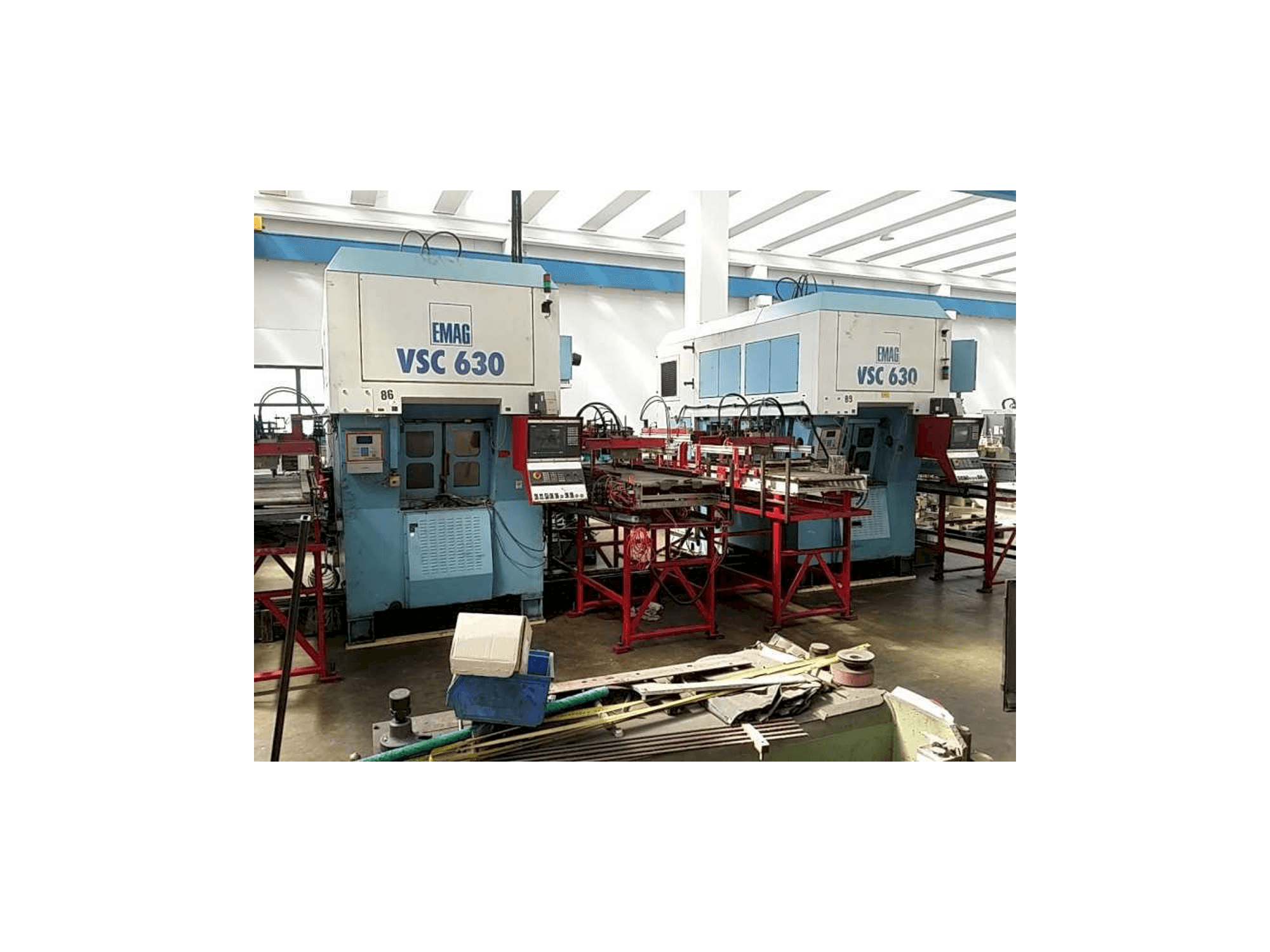 Linke Seitenansicht der EMAG VSC 630 Maschine