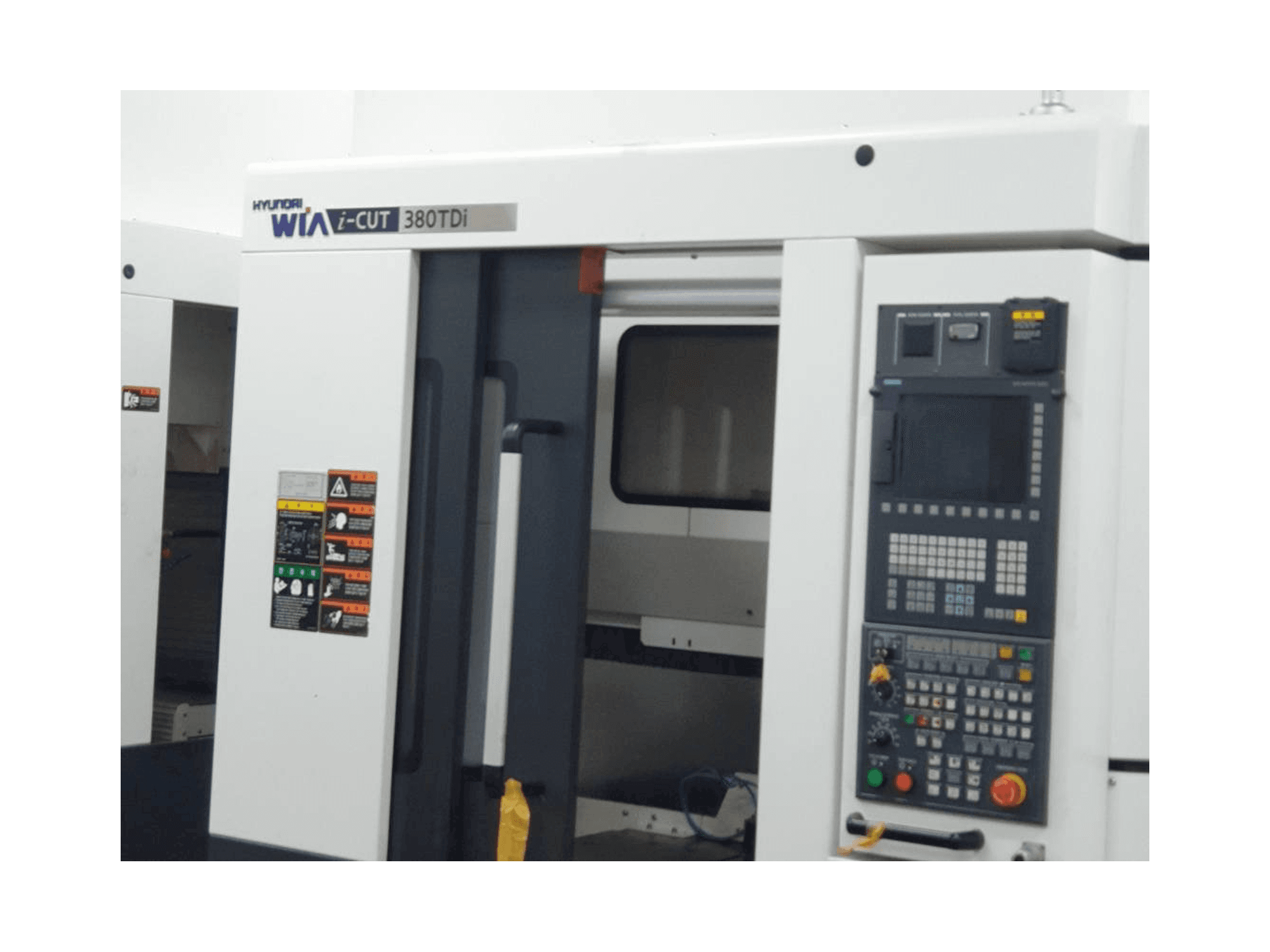 Frontansicht der Hyundai Wia i-CUT380TDi Maschine