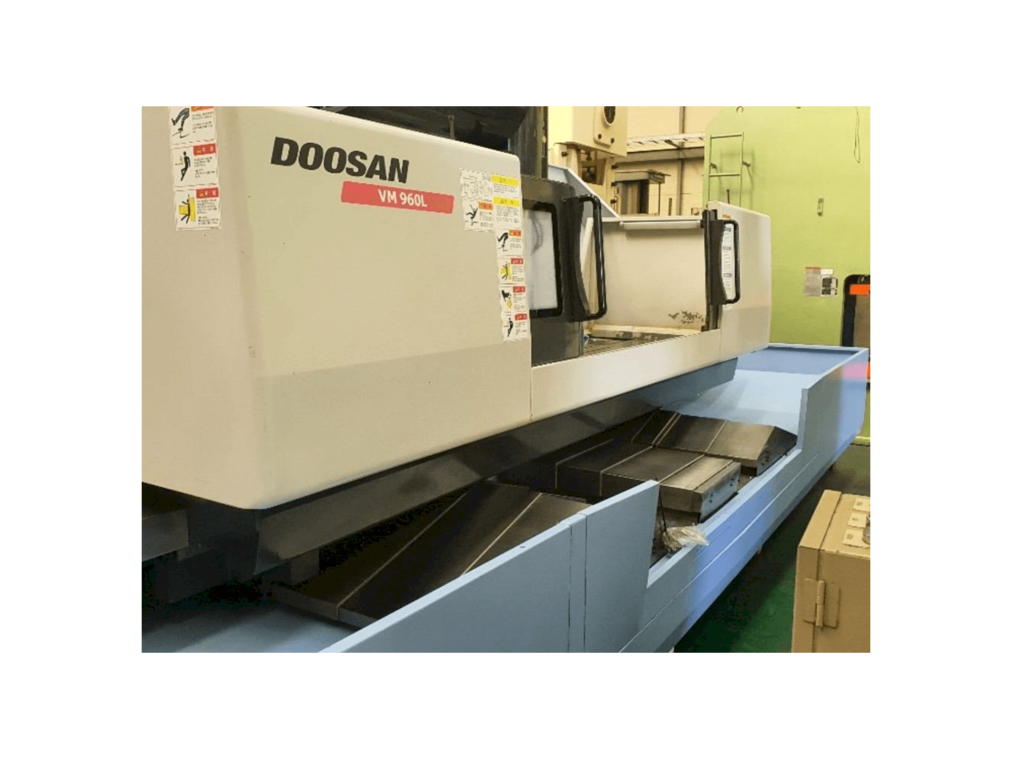Frontansicht der Doosan VM 960L Maschine