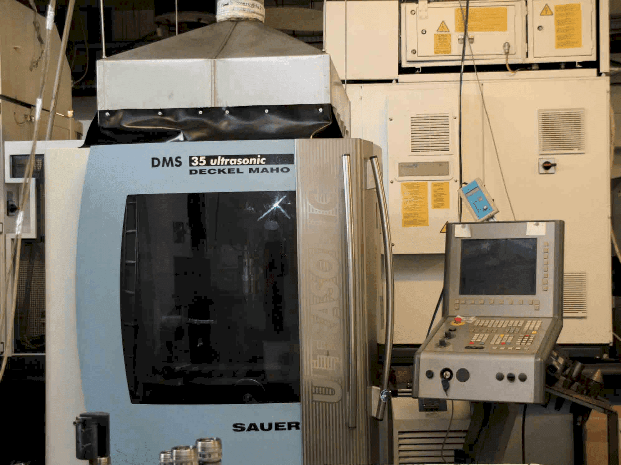 Frontansicht der DMG MORI DMS 35 Ultrasonic Maschine