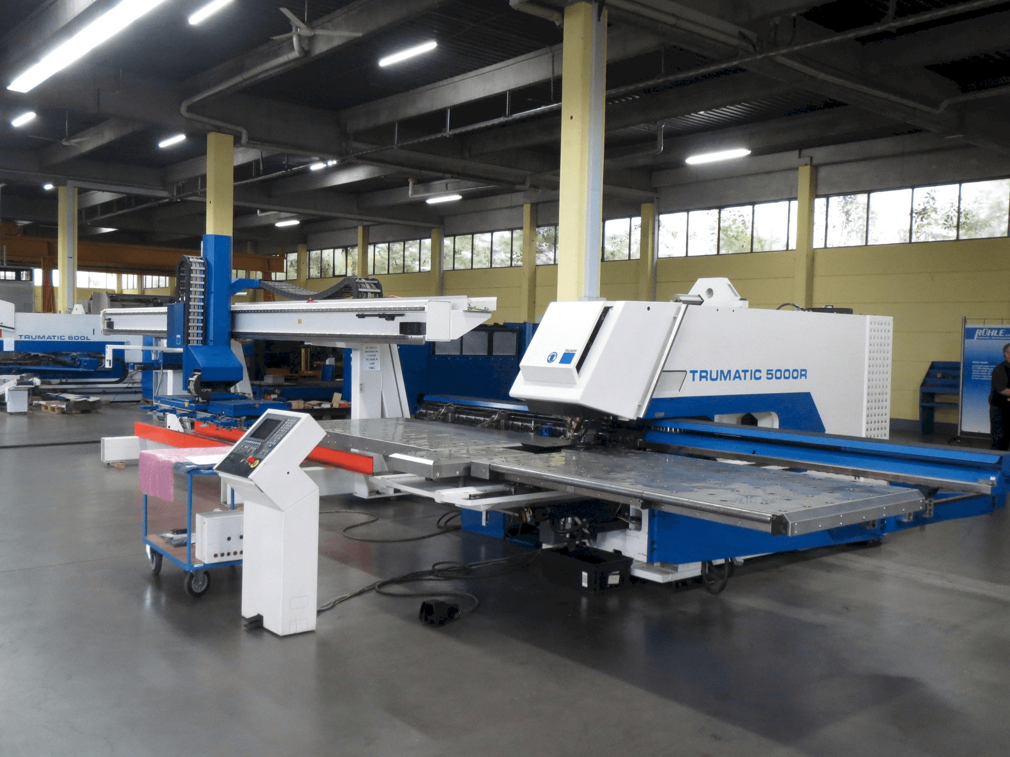 Frontansicht der Trumpf Trumatic 5000 R Maschine