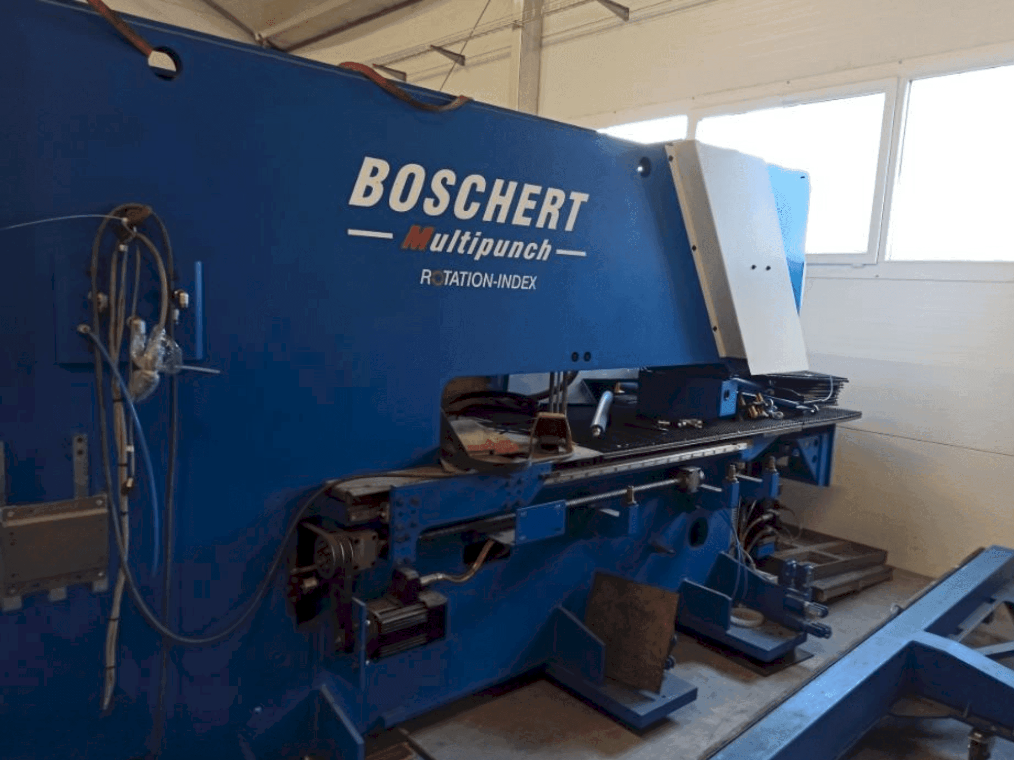 Frontansicht der BOSCHERT MULTIPUNCH 1250 Maschine