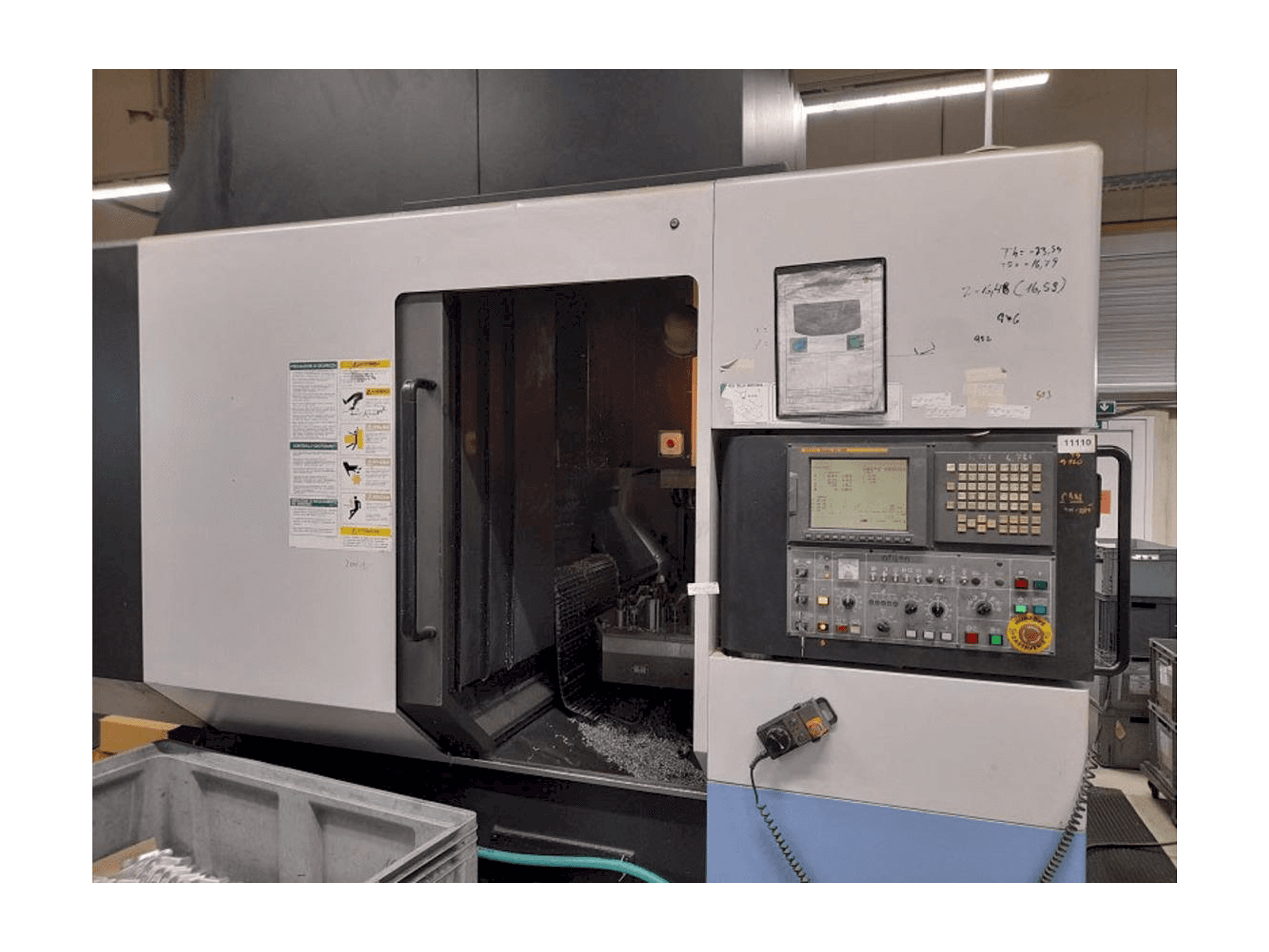 Frontansicht der Doosan VC 500 Maschine