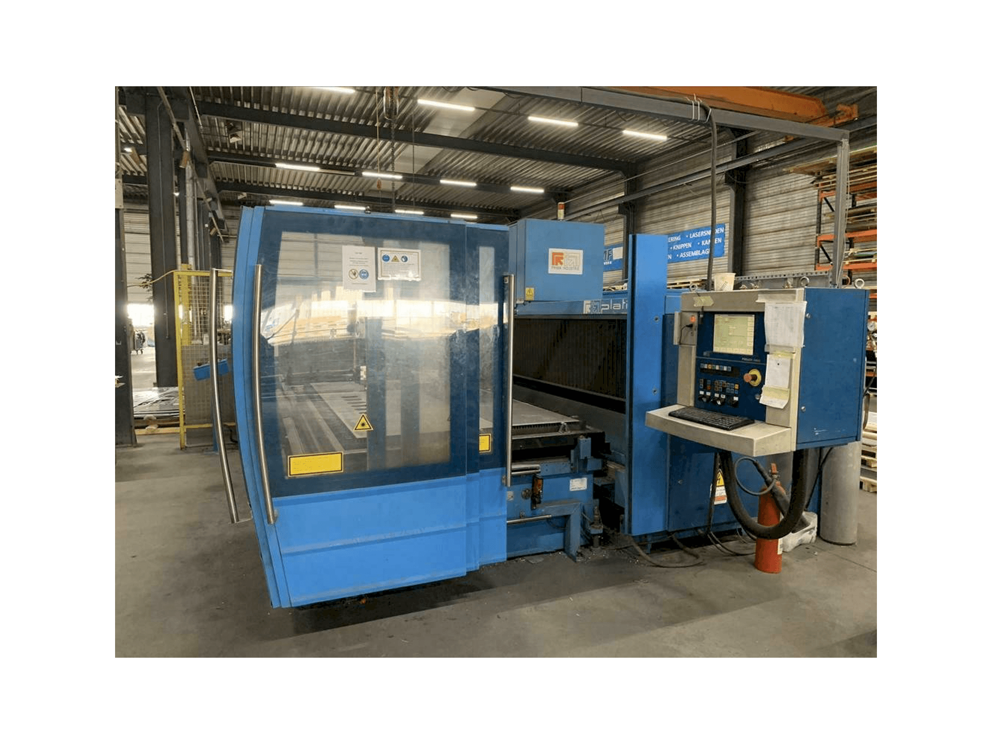 Frontansicht der Prima Power Platino 1530 Maschine