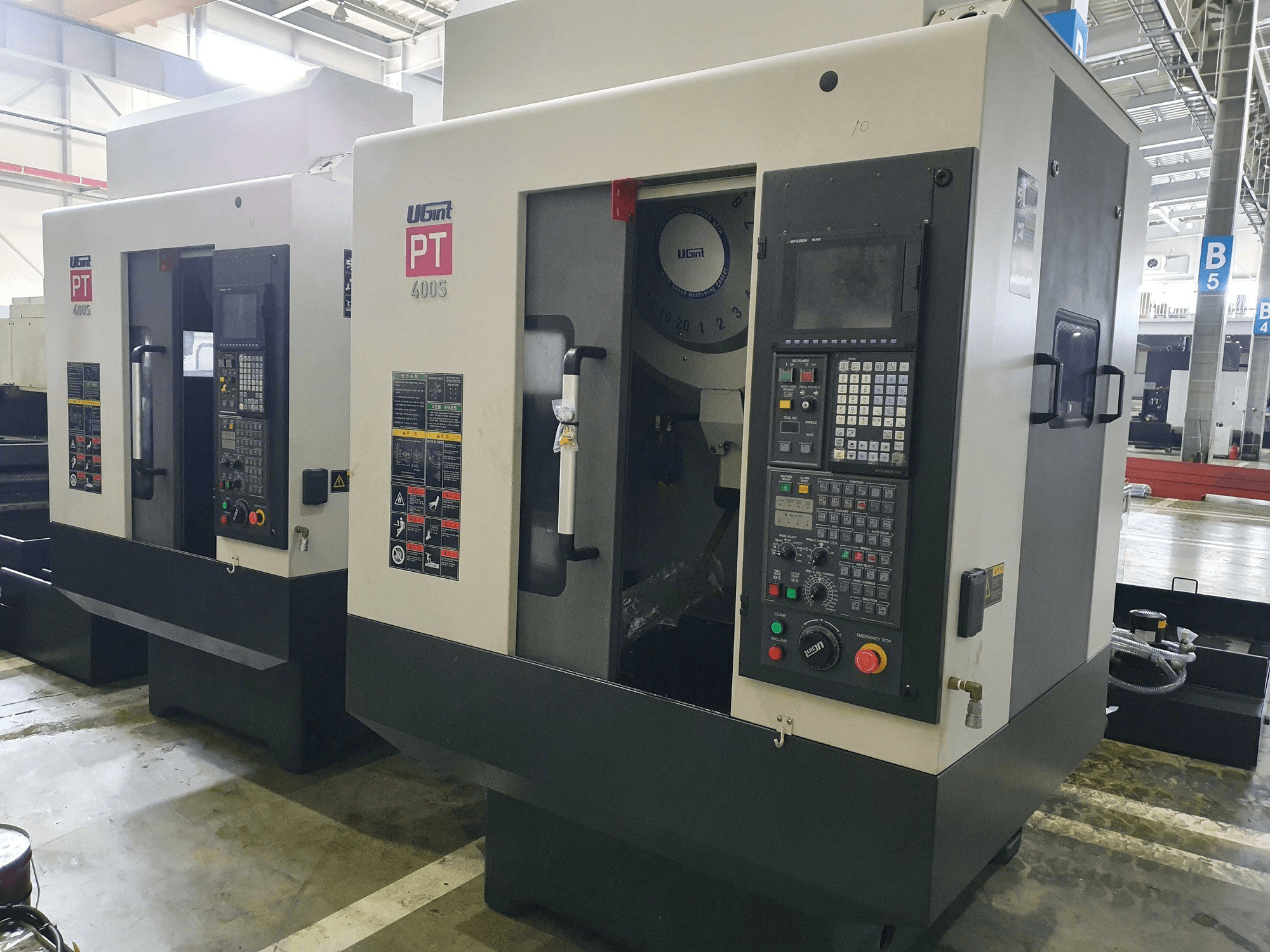 Frontansicht der UGINT PT400S Maschine