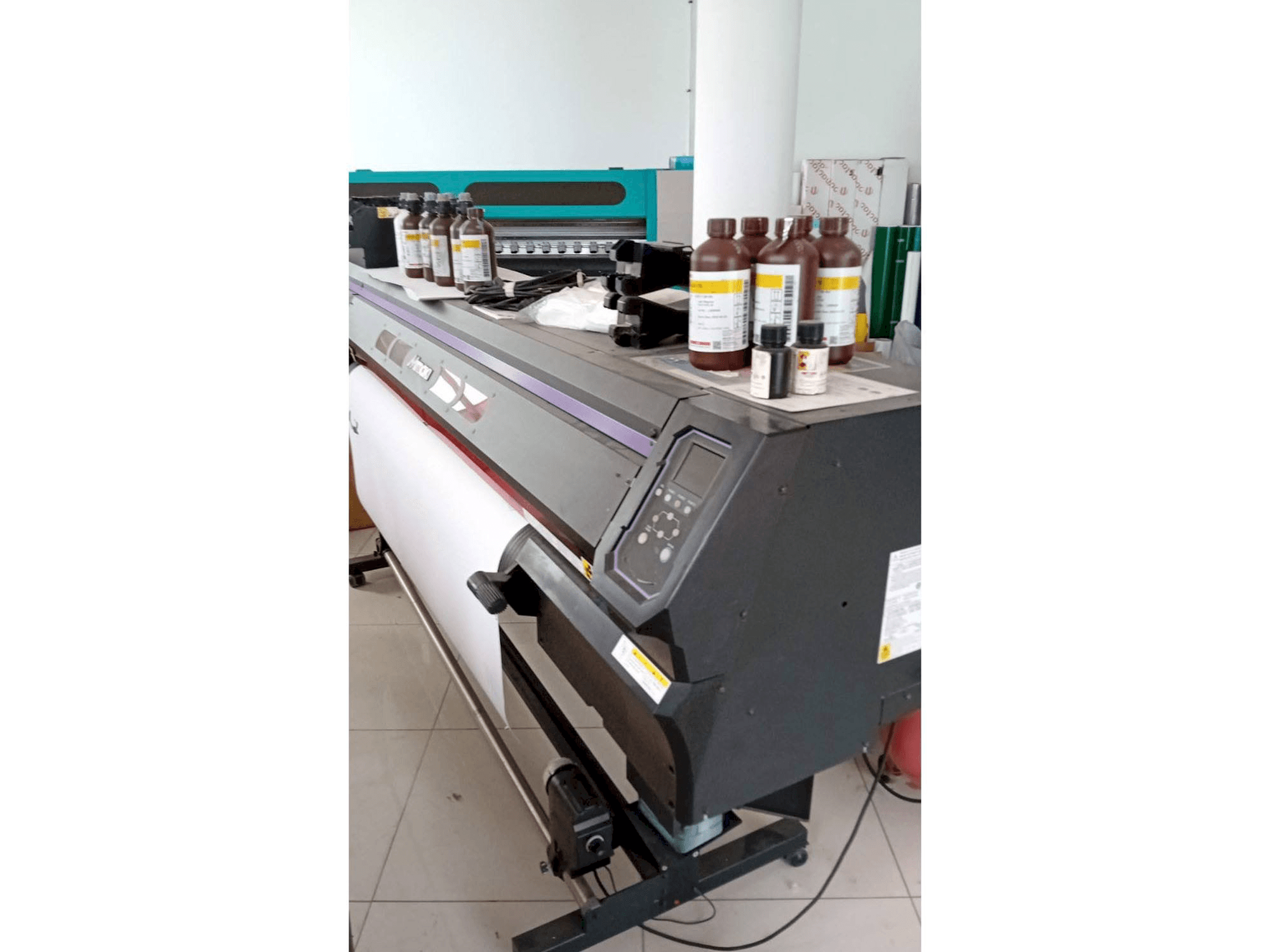 Frontansicht der MIMAKI ucjv300-160 Maschine