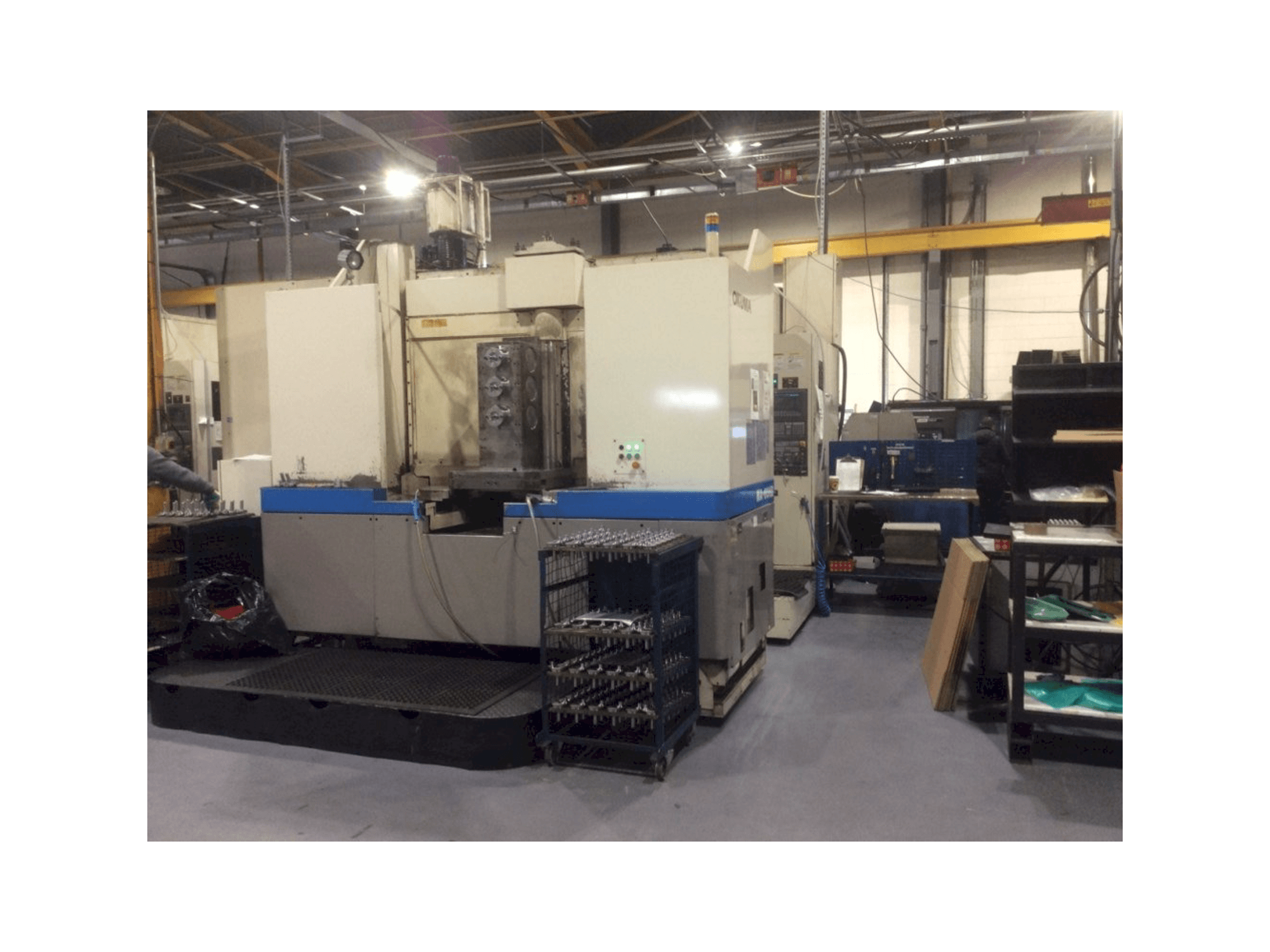 Frontansicht der Okuma MA-60HB Maschine