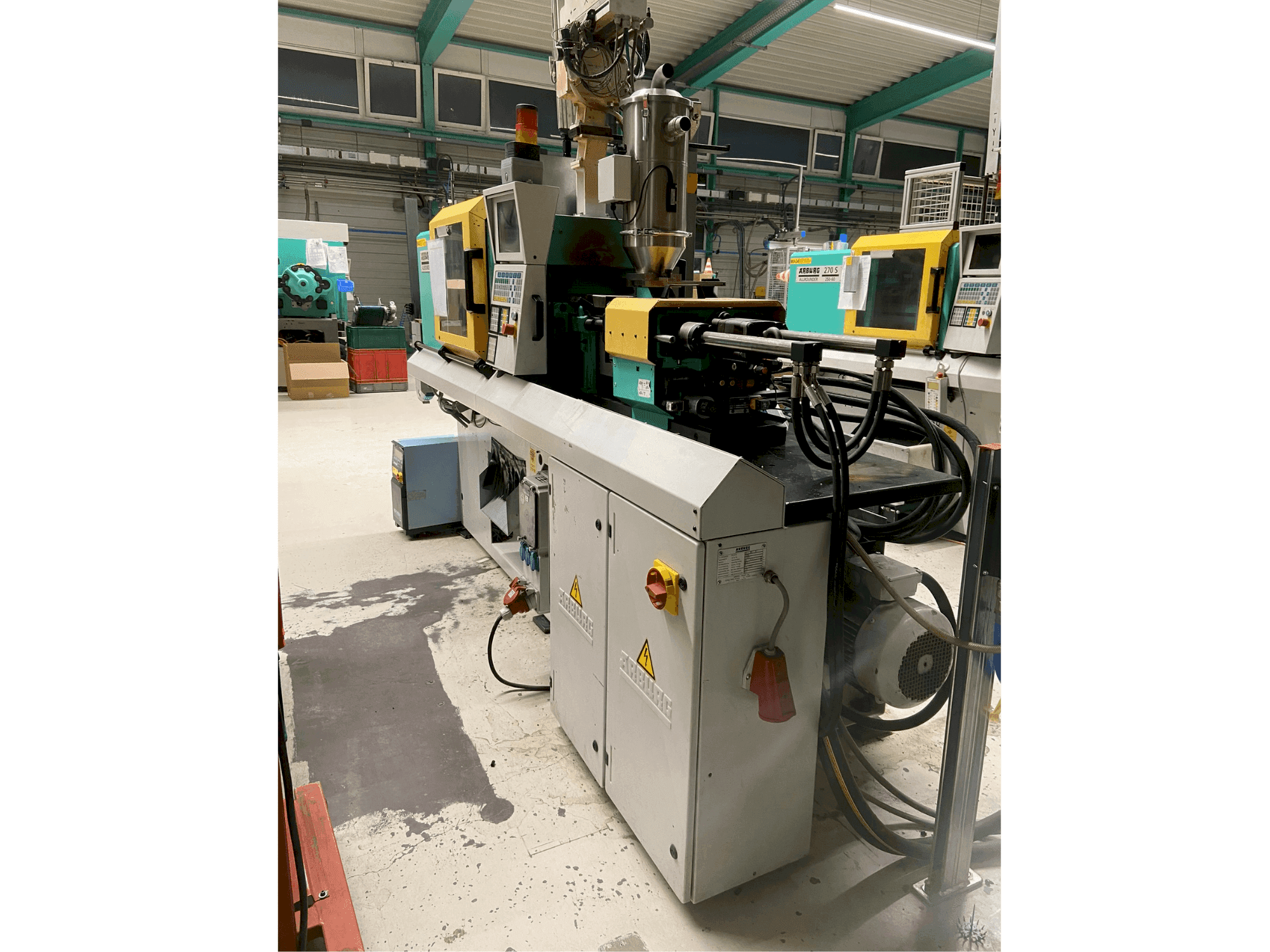 Rechte Seitenansicht der Arburg 220 S 250-60 Maschine