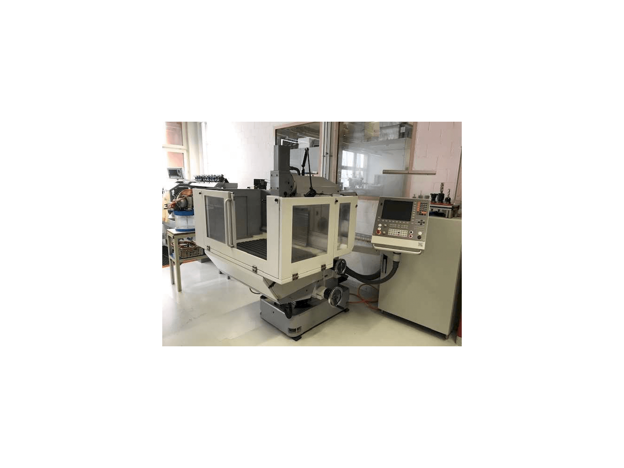 Frontansicht der FPS 500 M-NC Maschine