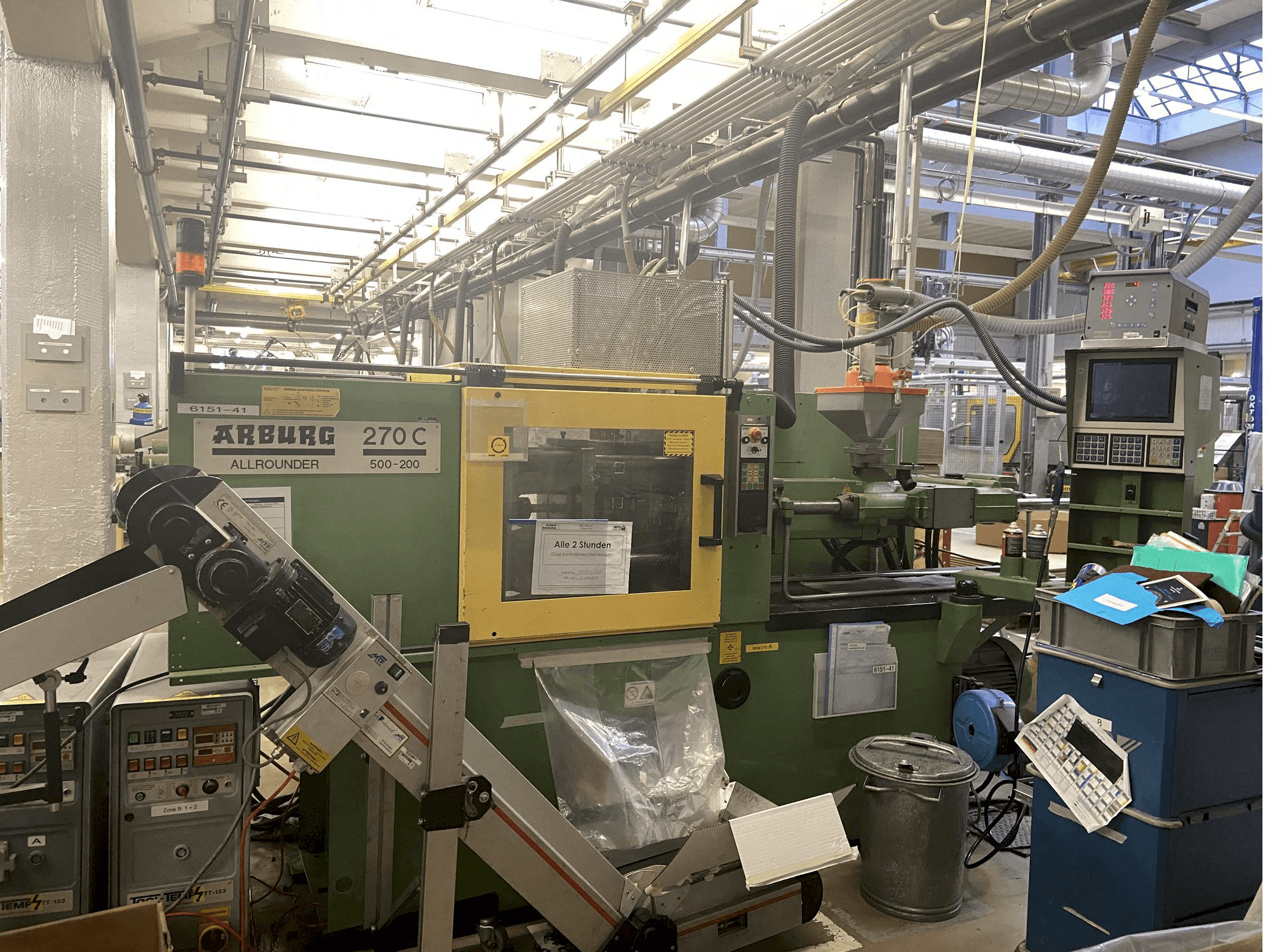 Frontansicht der Arburg ALLROUNDER 270 C 500 - 200 Maschine