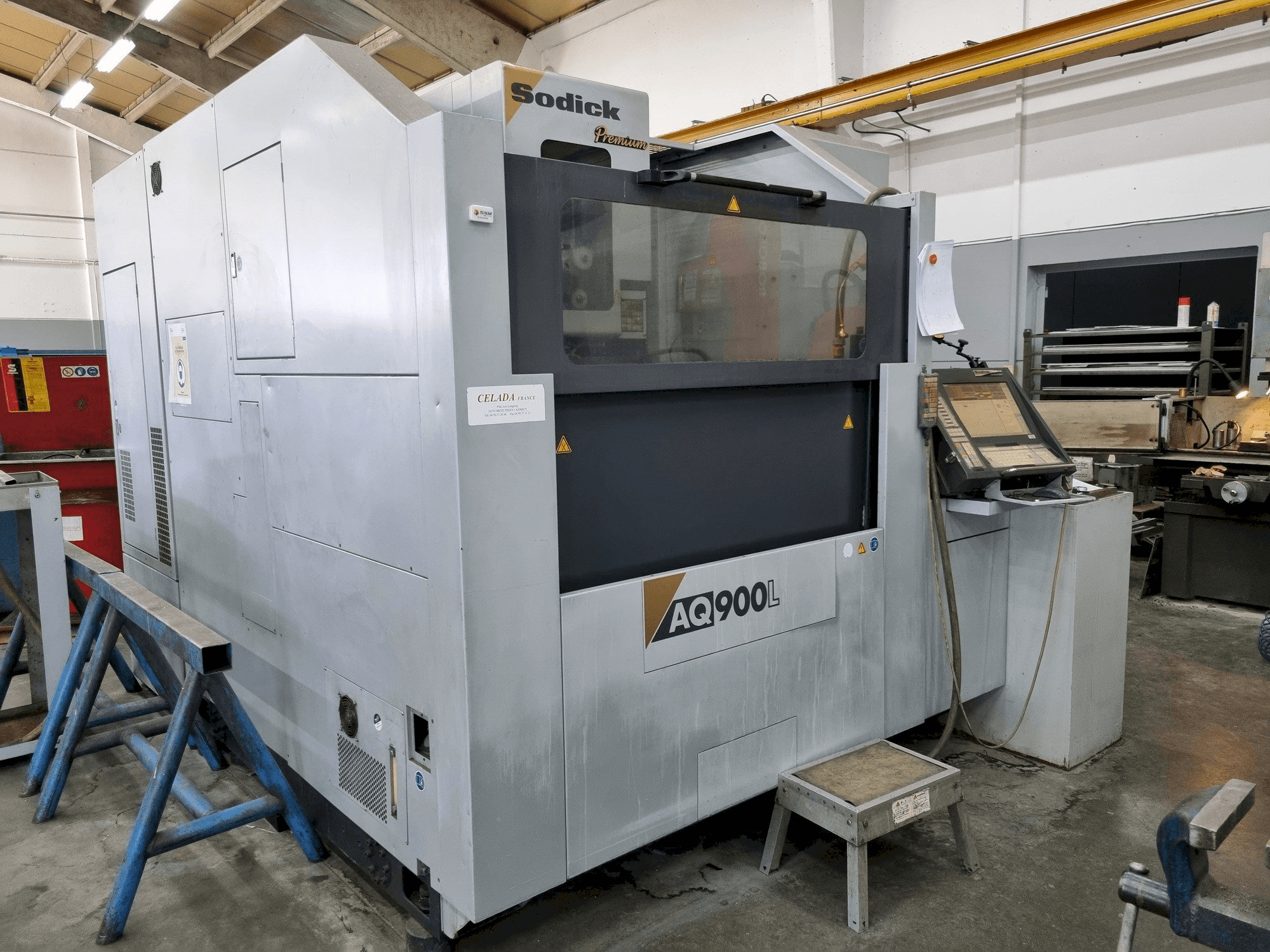 Frontansicht der Sodick AQ900L Maschine