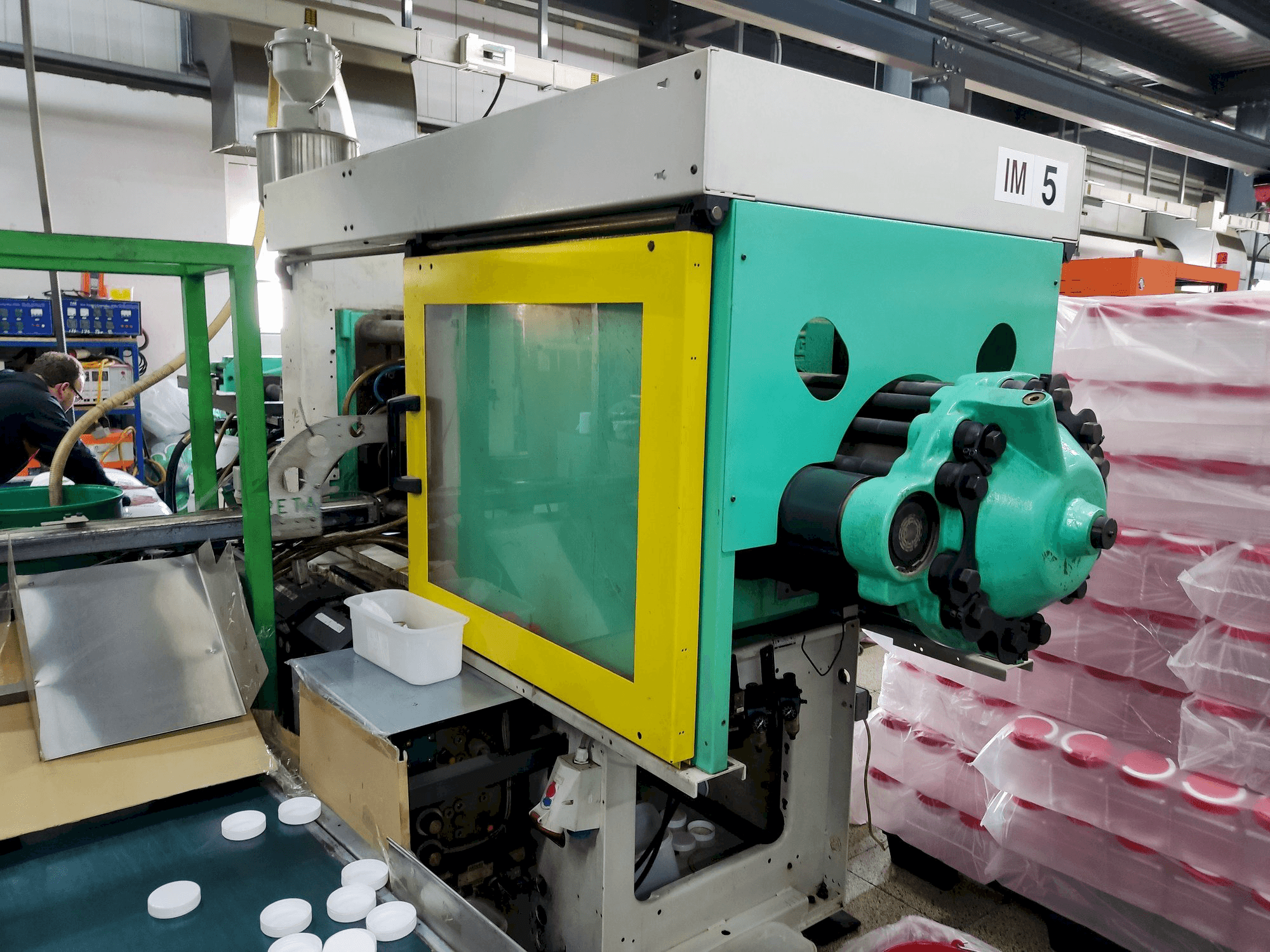 Frontansicht der Arburg 470C 1500-675 Maschine