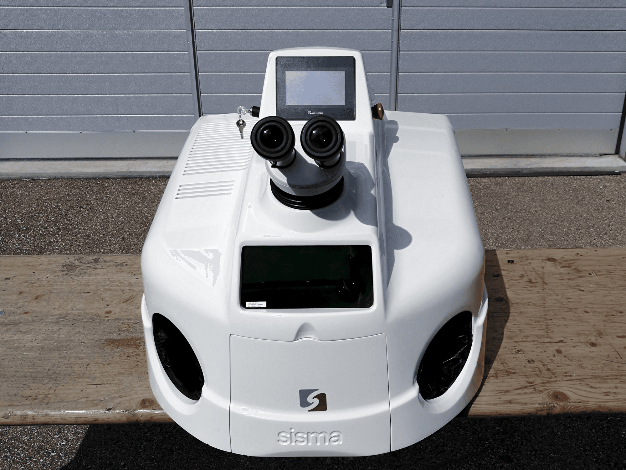 Frontansicht der Sisma LM-D 100 Maschine