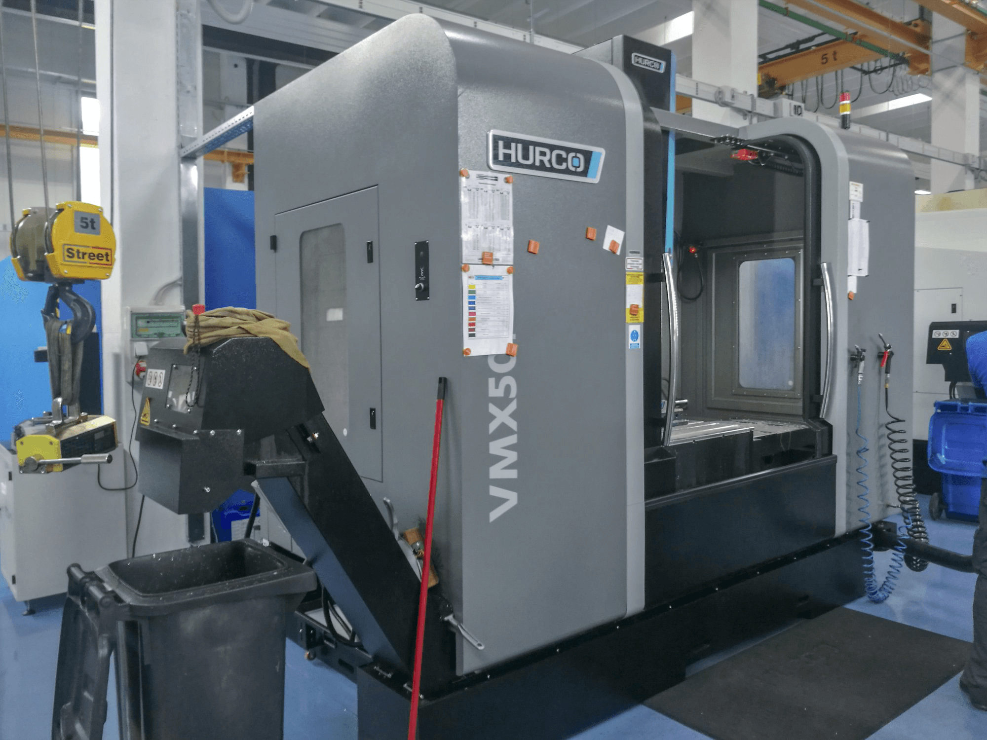 Linke Ansicht der Hurco VMX 50i Maschine