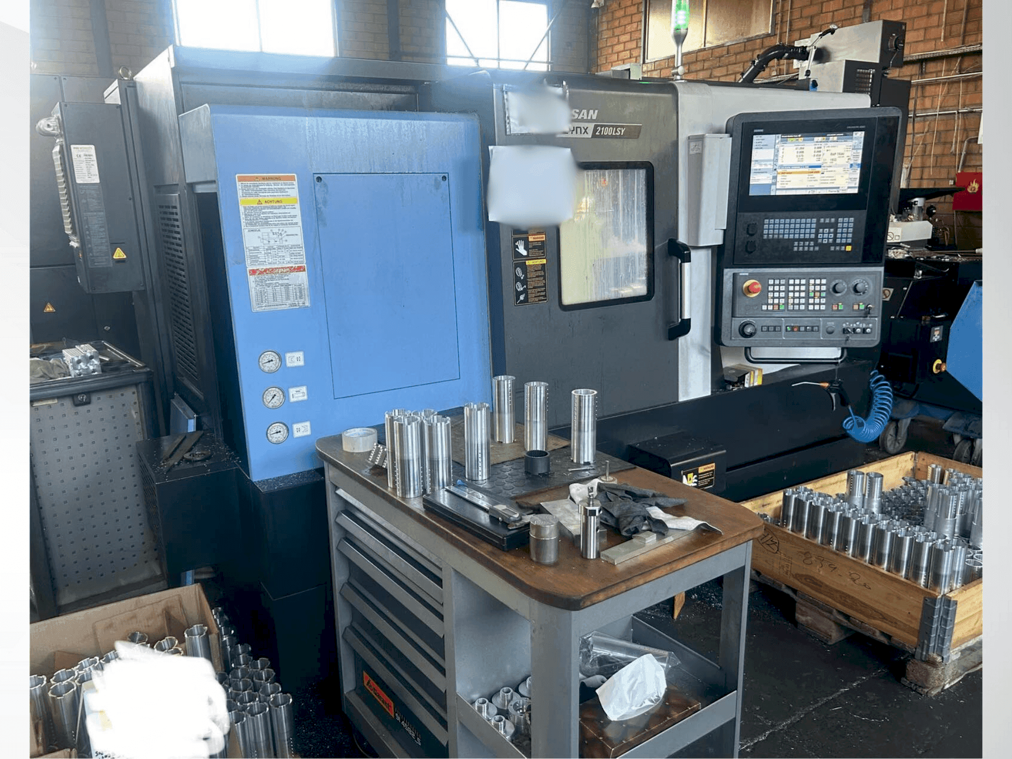 Frontansicht der DOOSAN LYNX 2100LSYA Maschine