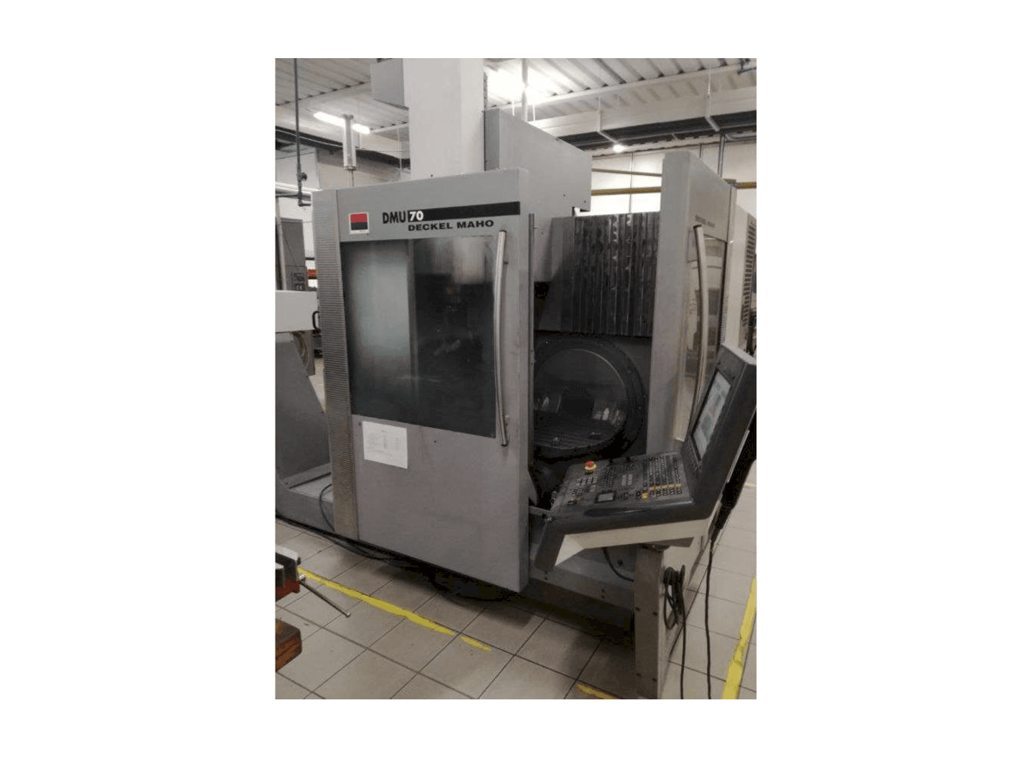 Frontansicht der DECKEL MAHO DMU 70 Maschine