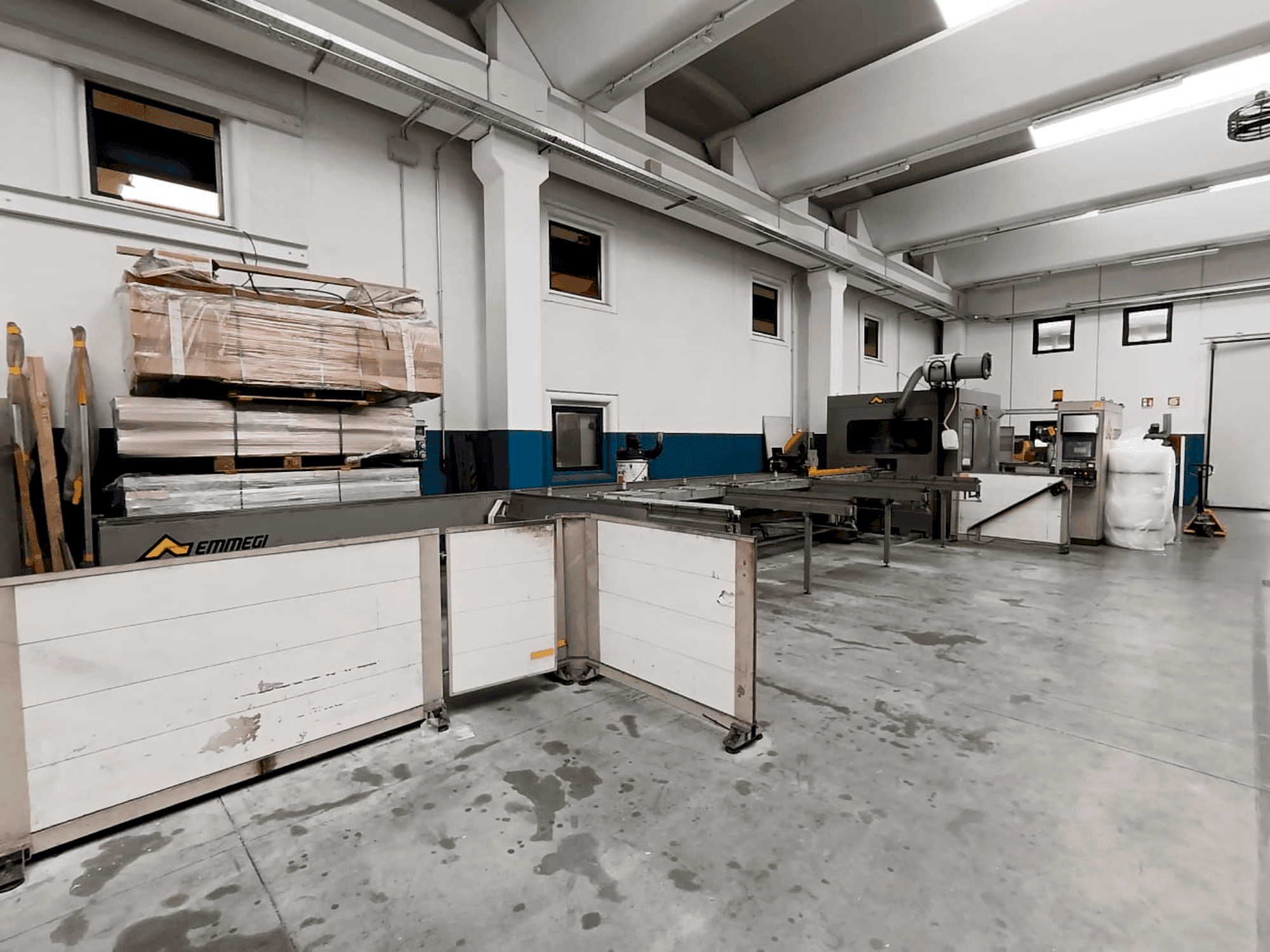 Frontansicht der Emmegi Quadra Maschine