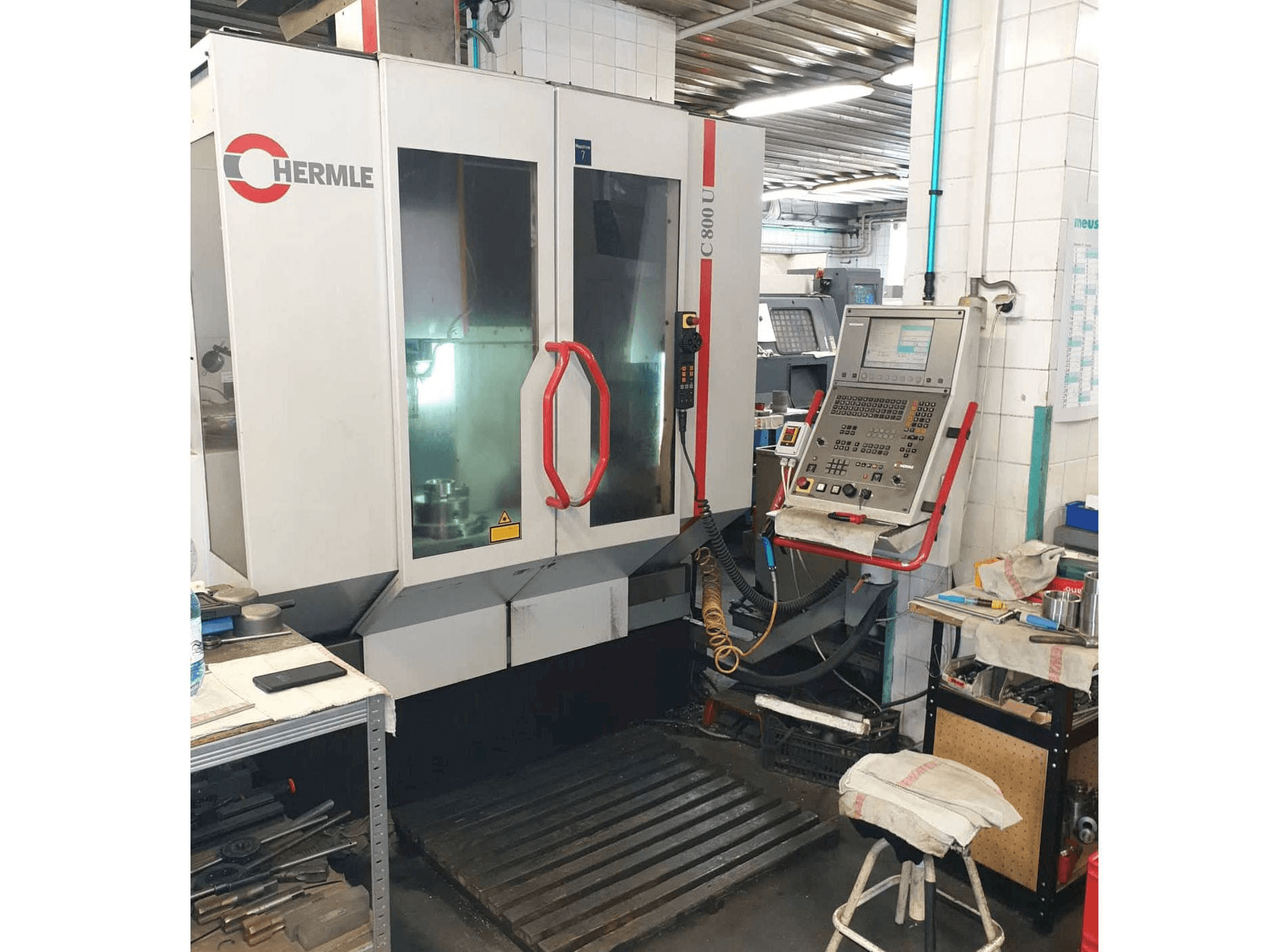 Frontansicht der HERMLE C800 U Maschine