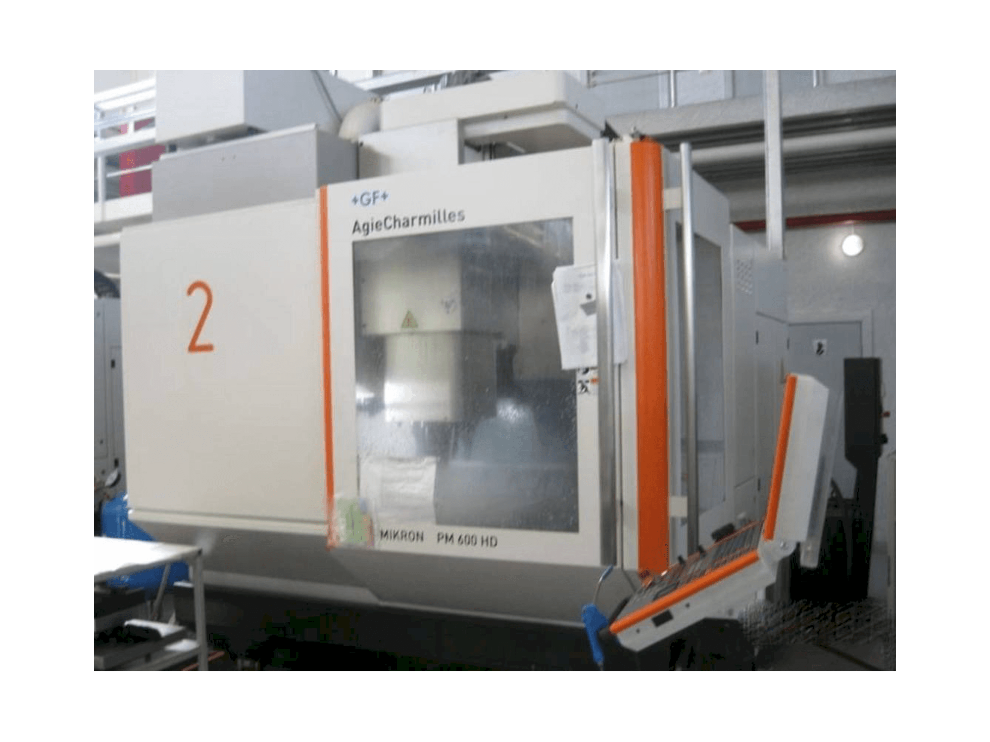 Frontansicht der AgieCharmilles Mikron HPM 600 HD Maschine